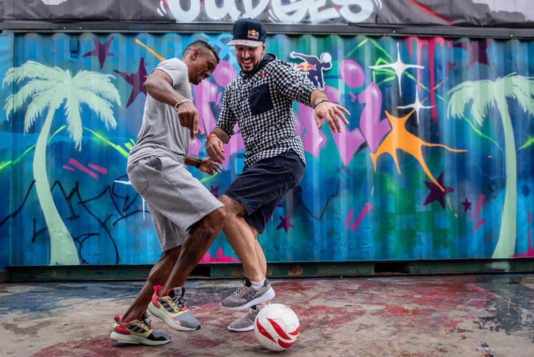 ナニさんのインスタグラム写真 - (ナニInstagram)「Hey guys! I’m in Miami for Red Bull Street Style, the freestyle soccer world championship. Check it out live on Red Bull TV on Friday 8pm local time! ⚽🔝💥 #redbullstreetstyle #allyouneedisaball #challenge #freestyle #fun #miami」11月15日 7時59分 - luisnani