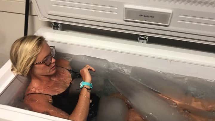のインスタグラム：「WHY the torture ❄️🥶😂 😆I really like this sort of cringe worthy stuff most of the time!!! Torture for a reason haha train the mind, boosts mental focus, aids in recovery from heavy workouts, trains the vagus nerve, lowers inflammation, aids sleep, hormone boosts, reduces depression- stress and anxiety, and for me personally I’m overcoming my fear of cold water, and so much more! Ohhhh and the most amazing feeling after! Oh the torture... Keep it extra icy y’all! 😁🤓🥶 @iceman_hof」