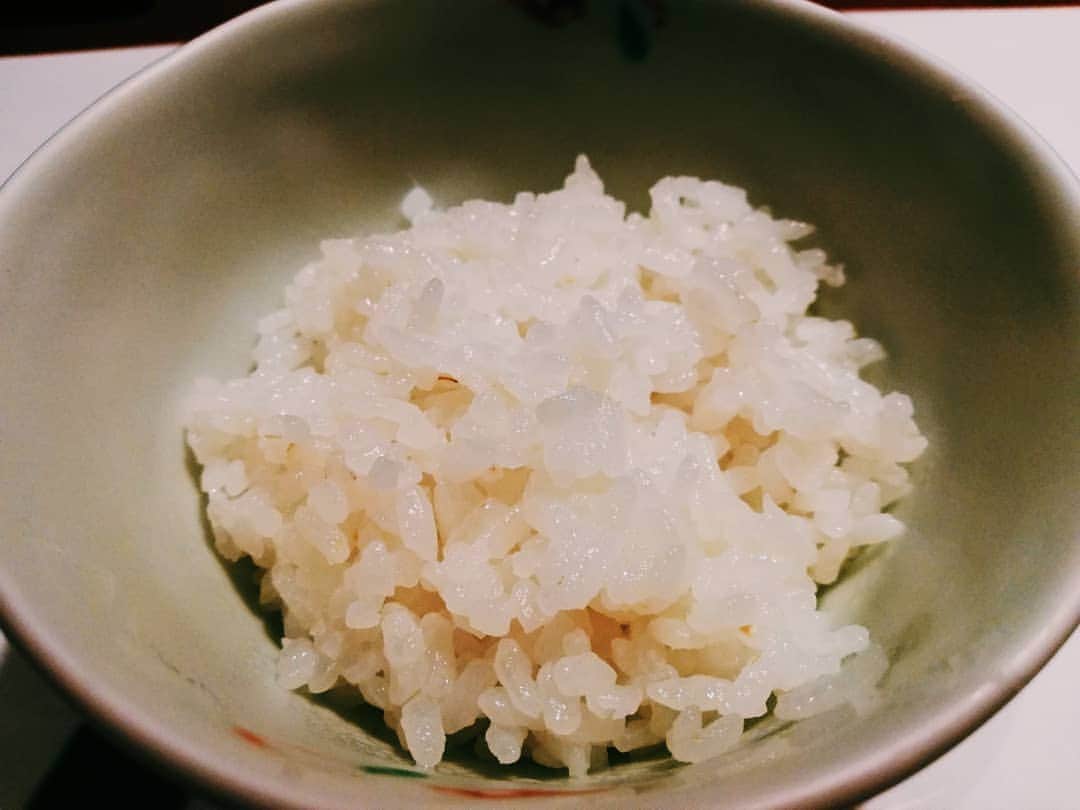 COMA-CHIのインスタグラム：「Rice is force. Japanese rice is fullfilled with brightly energy... shining lights✨ 「米」は「光」と似ています。 昨夜は大嘗祭を共に祝う気持ちで、米福さんにて北陸産の新米をじっくりいただきました。 シンプルにそのまま、素材の味が素晴らしい。 噛めば噛むほど体に光が満ちて行く感覚。 日本人の命です。」