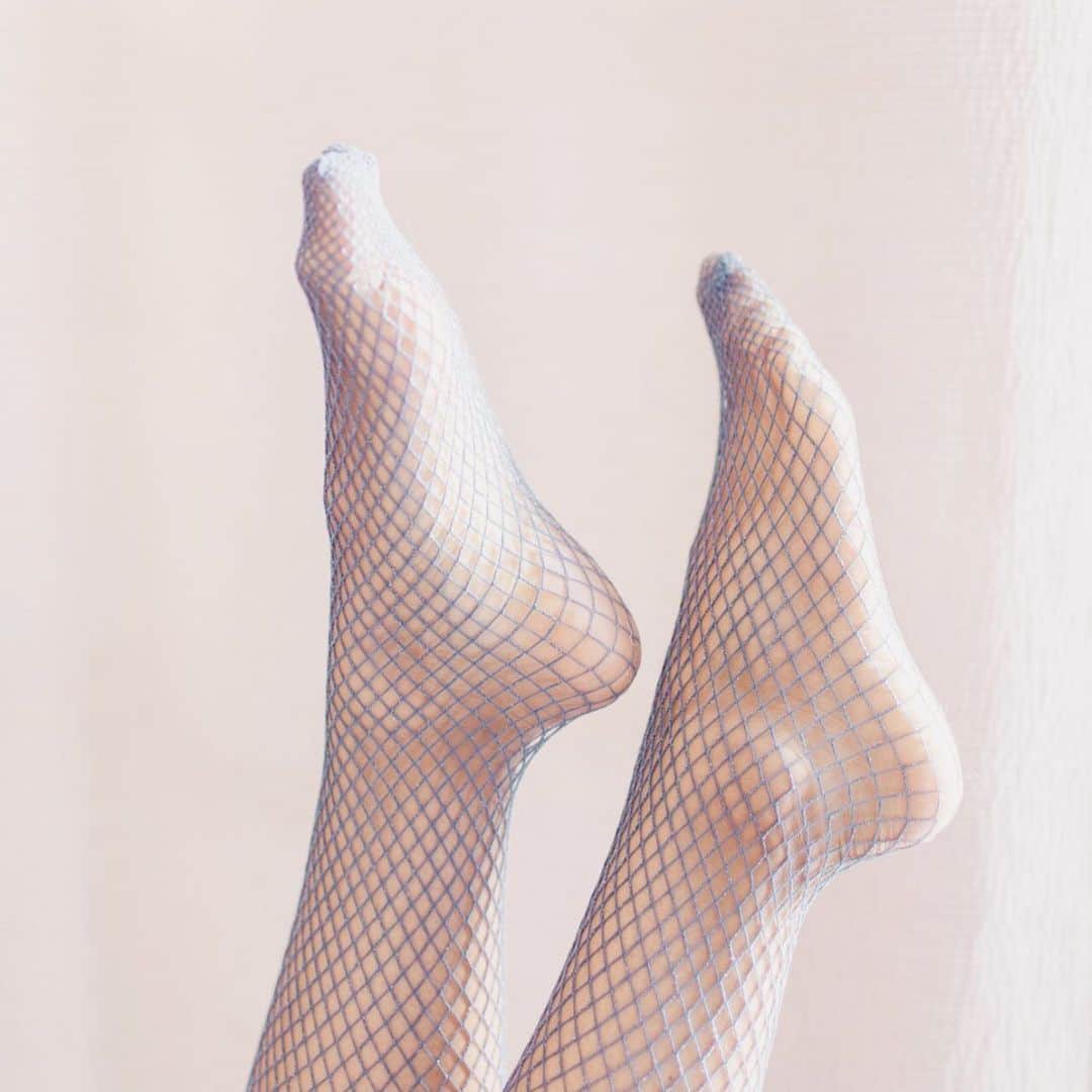 のインスタグラム：「We launched @lclaurenconrad tights just in time for the holiday season!」
