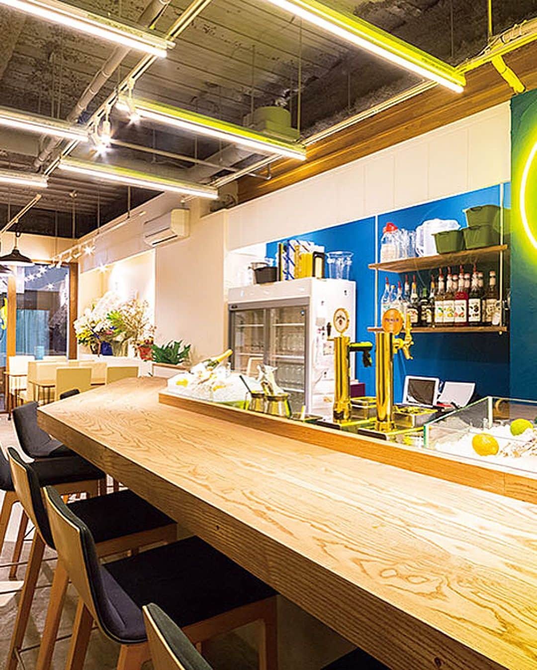 金沢情報 グルメ専用アカウント（ランチ カフェ ラーメン）さんのインスタグラム写真 - (金沢情報 グルメ専用アカウント（ランチ カフェ ラーメン）Instagram)「* 10/10にオープンした、シーフードに特化したフレンチベースのレストラン、Salt（ソルト）さん * 世界的にも珍しい滅菌衛生設備を使っており、鮮度と美味しさを追求した安心安全な牡蠣が楽しめます！ * 牡蠣はもちろん、シェフが魅せる魚介料理の数々は、シーフードの奥深さを感じられる味わい。お料理との相性を考えたワインやサワーも充実していますよ♪ * 個室や最大40名収容のスペースもあるので、シーンに合わせて利用してみてくださいね。 * >>>その他のグルメスポットは（@kanazawa_joho_gourmet）にて * * #片町 から徒歩約3分の距離にある#ソルト #Salt * #石川県 #石川 #金沢市 #金沢 #金沢グルメ #金沢グルメスポット #金沢グルスポ #金沢グルメ情報 #金沢情報 #金沢バル #金沢グルメ #金沢オイスターバー #金沢牡蠣 #金沢宴会 #金沢かき #オイスターバー #宴会」11月15日 8時24分 - kanazawa_joho_gourmet
