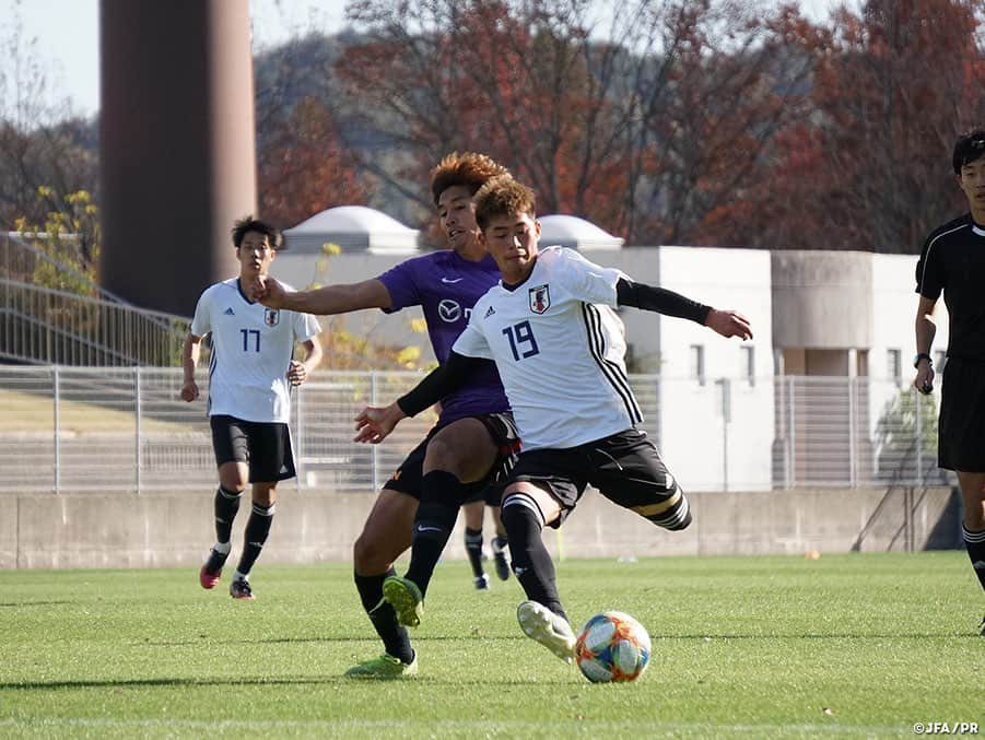 日本サッカー協会さんのインスタグラム写真 - (日本サッカー協会Instagram)「📸#U22日本代表 は11月14日（木）、広島市内でサンフレッチェ広島と練習試合(35分ハーフ)を戦いました。 ・ 後半、CKの流れから、最後は相手選手に蹴り込まれて先制を許します。1点を先制されたU-22日本は反撃に出るも、ゴールは生まれずに0-1のまま試合は終了しました。 ・ 🏆キリンチャレンジカップ2019 🇯🇵U-22日本代表 vs U-22コロンビア🇨🇴 📅11/17(日) 12:50KO/10:20開場 📍エディオンスタジアム広島 フジテレビ系列にて全国生中継（一部地域除く） 👉大会情報はJFA.jpへ ・ ℹ️多くのお客様の来場が見込まれるため、開場時間を「10:20(予定)」に変更しました。ご来場の際は、公共交通機関のご利用をお願いします。 ・ #jfa #daihyo #キリチャレの日」11月15日 8時50分 - japanfootballassociation