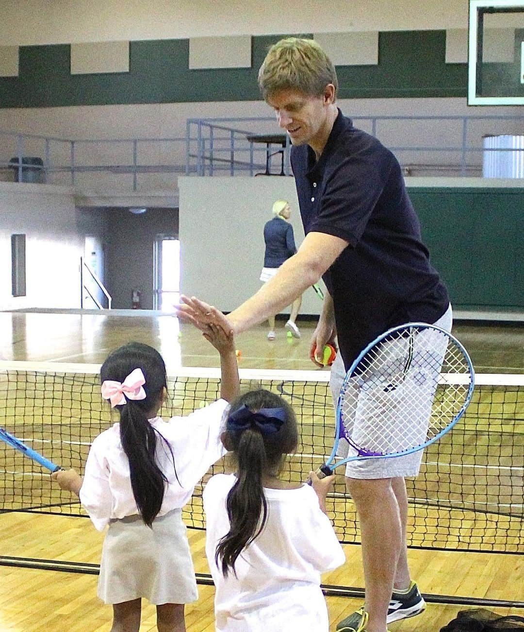 ケビン・アンダーソンさんのインスタグラム写真 - (ケビン・アンダーソンInstagram)「Mark your calendars! Saturday, December 14th at 3pm First Serve and I will be hosting Courtside Cause to benefit First Serve, Dezzy’s Second Chance Animal Rescue and Ocean Conservancy. Come see me, Bob and Mike Bryan and Coco Gauff in a fun exhibition, get autographs and photos at meet-and-greets, bid on unique items in the silent auction and have a great time at our VIP after party. Visit courtsidecause.org or click the link in my bio for tickets and more info. Hope to see you there and thanks for your support of these great causes! #courtsidecause」11月15日 8時55分 - kandersonatp