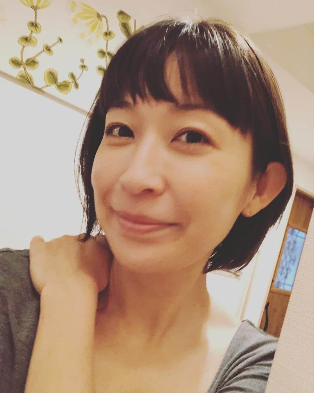 小野真弓さんのインスタグラム写真 - (小野真弓Instagram)「おはようございます^_^ 髪切りました✂️2カ月ぶり✨伸びた分切っただけなのに、、ばっさり感😍はぁー気分スッキリ(o^^o) #ボブ#青山#メゾンツムギ#吉沢ジュン さん#美容室 ひと月に2センチ近く伸びている気がします、、」11月15日 8時58分 - hanaharuaroi