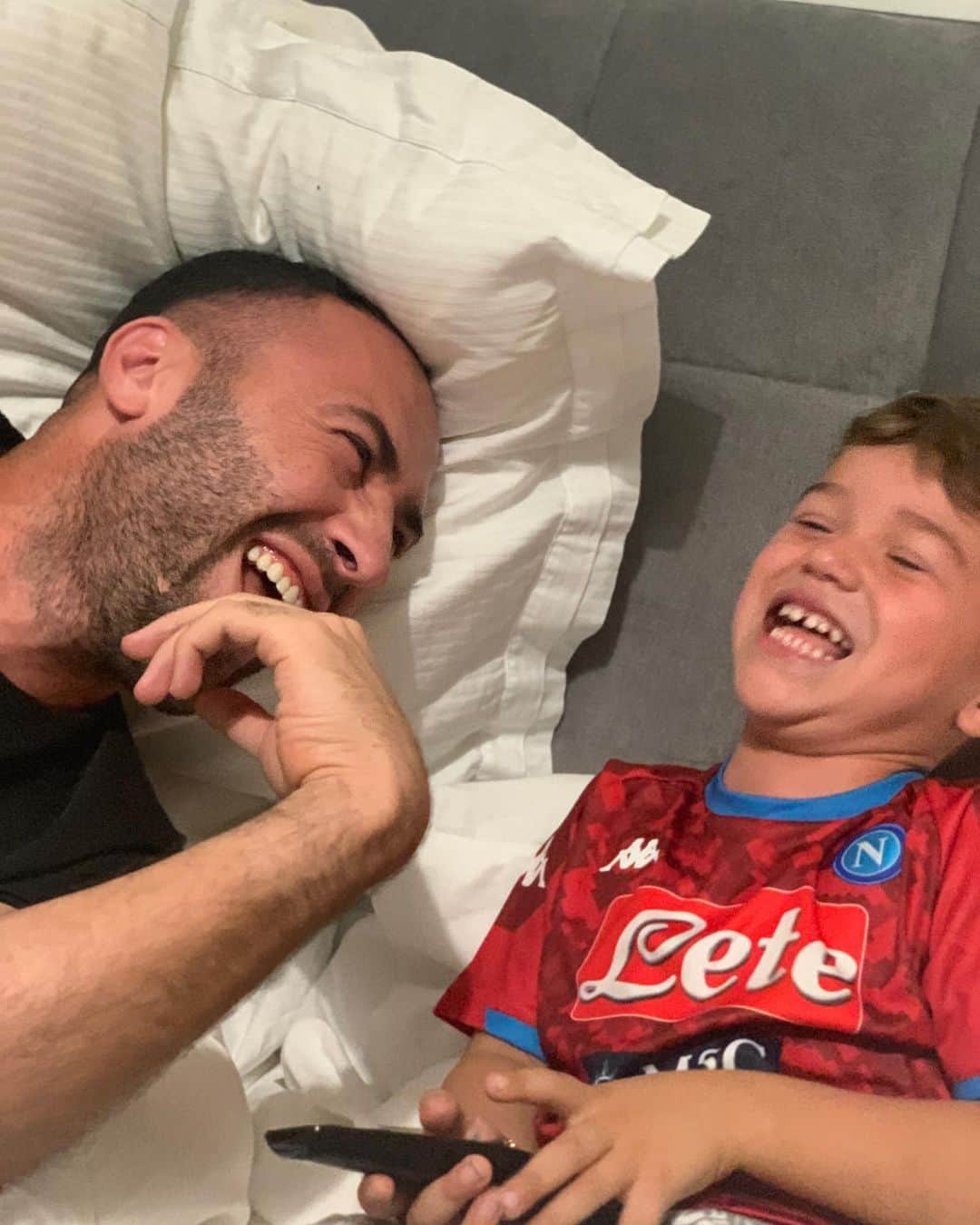 ジェシカ・スターリングのインスタグラム：「SONRISAS DEL ALMA❤️ Los amoo Amores de mi vida #minidavid #fatherandson #reallove」