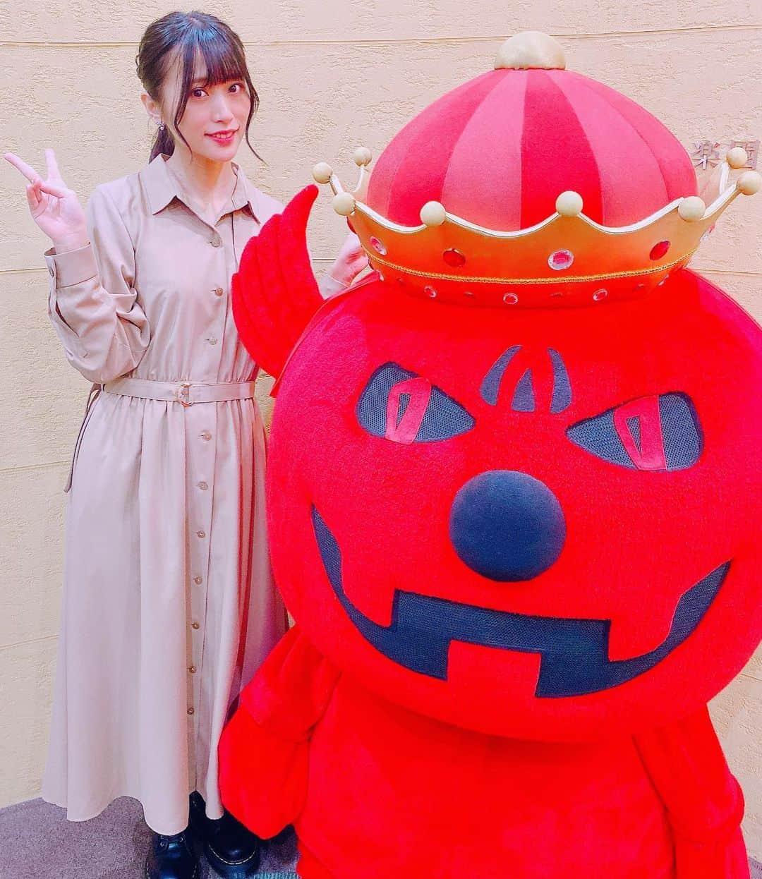 根岸愛さんのインスタグラム写真 - (根岸愛Instagram)「11月19日(火)25:00〜 テレビ東京「激！今夜もドル箱」 なちゅと出演いたします🥳 キングヤバイラーくん2ショ😚 #RAKUEN #激今夜もドル箱 #楽園 #パチンコ #テレビ東京 #ゆるキャラ #キングヤバイラー」11月15日 14時49分 - negishiai927