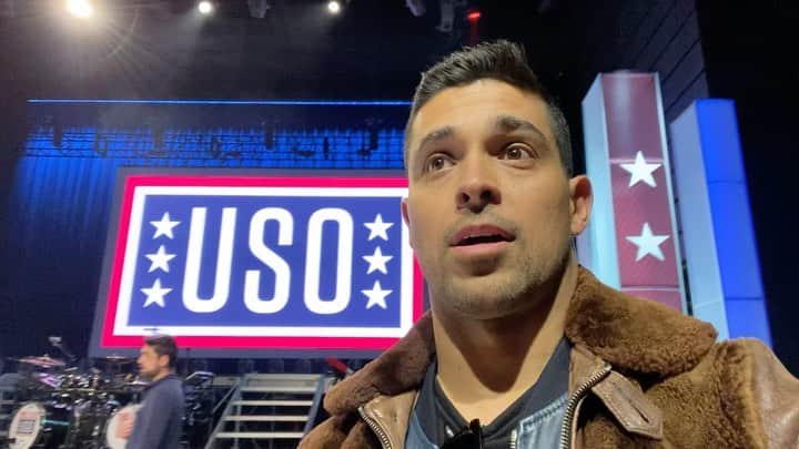 ウィルマー・バルデラマのインスタグラム：「Almost time! What an honor... #BackstageAtTheUSO」