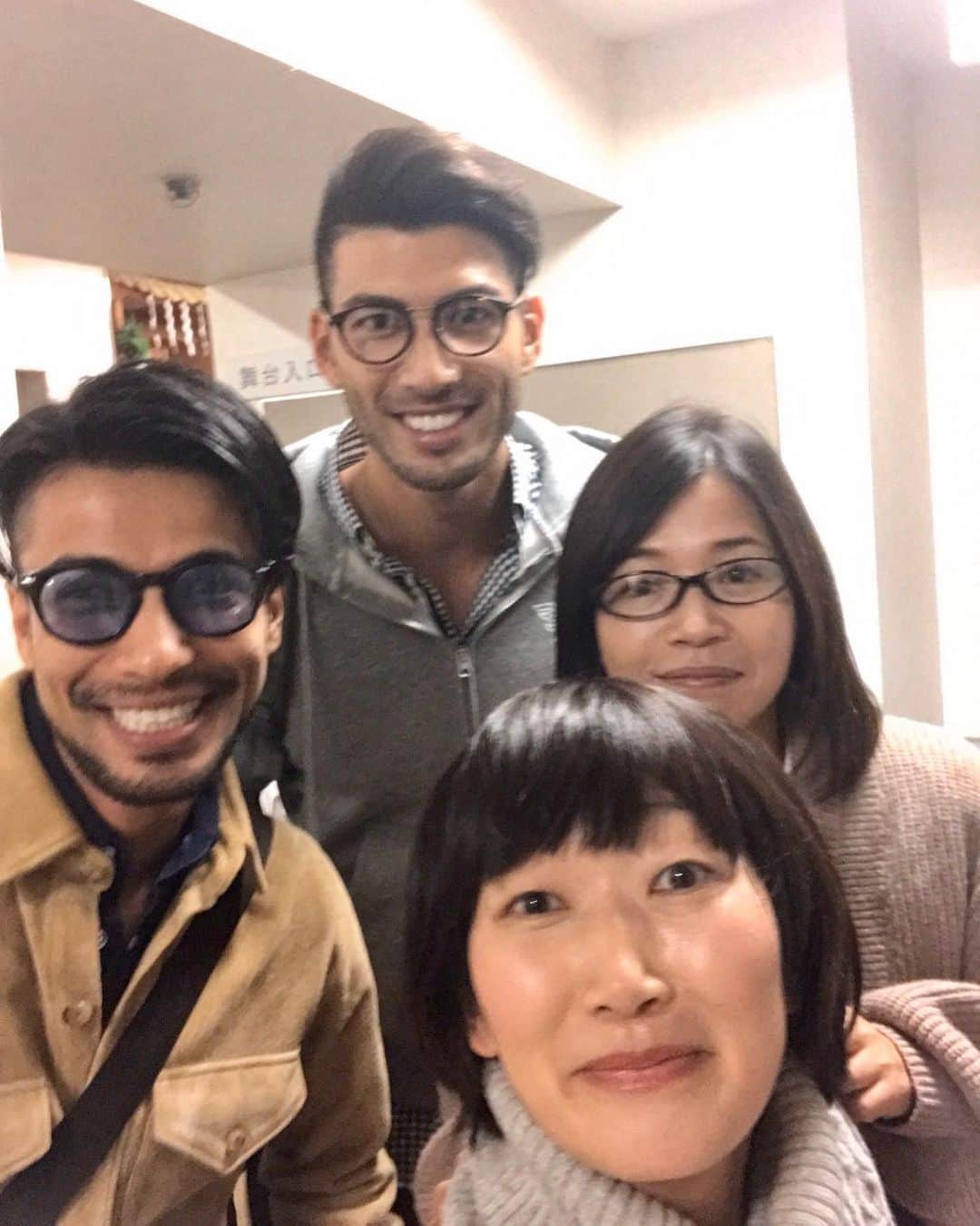 のインスタグラム：「川村さんが出演してる舞台【流れ星】にいってきました。下ネタポエムは神で爆笑でした。 アフターも最高にもりあがりました。 大久保さんありがとうございました😎🙌🏻 東京公演まだまだあるので是非行ってみてね。笑いあり涙ありです。 【東京公演】 11月13日（水）19時開演 11月14日（木）19時開演 11月15日（金）14時開演 11月16日（土）15時30分開演 11月17日（日）17時開演 11月20日（水）14時開演／19時開演 11月23日（土・祝）15時30分開」