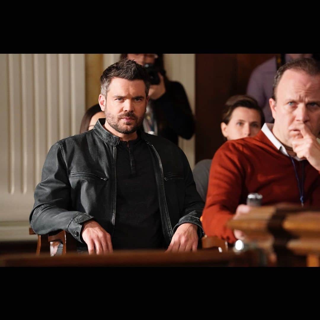 チャーリー・ウェバーのインスタグラム：「Tonight on an all new #HTGAWM Frank is back in court for the fist time in a long time. I forget why he’s there and he’s clearly confused himself. Enjoy!!!!」