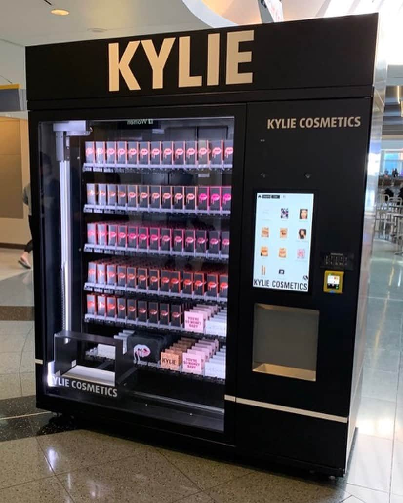 クリス・ジェンナーさんのインスタグラム写真 - (クリス・ジェンナーInstagram)「This is so exciting!!! @kyliecosmetics first ever vending machines in Las Vegas airport!!! #proudmama #Repost @kyliejenner ・・・ this makes me so happy 🥰 I just launched my first ever @kyliecosmetics vending machines at McCarren International Airport in Las Vegas!! We are in Terminal D by gate D17 and International Terminal E by gate E9! ❤️❤️ #KylieCosmetics」11月15日 9時53分 - krisjenner