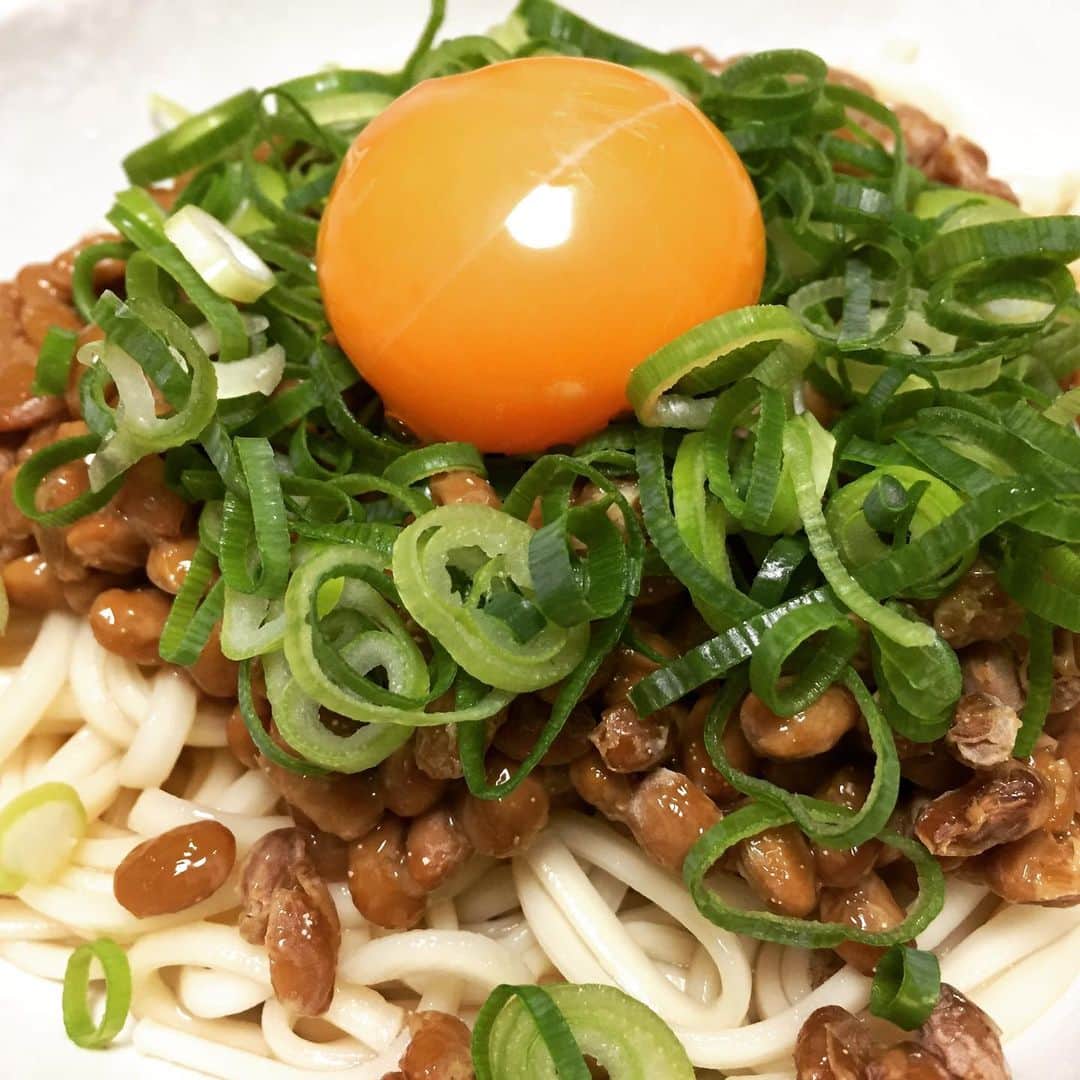 岸田繁さんのインスタグラム写真 - (岸田繁Instagram)「昨晩の納豆うどん。烏賊魚醤で味付けをした。旨味と臭みの多麺体。」11月15日 10時02分 - kishidashigeru