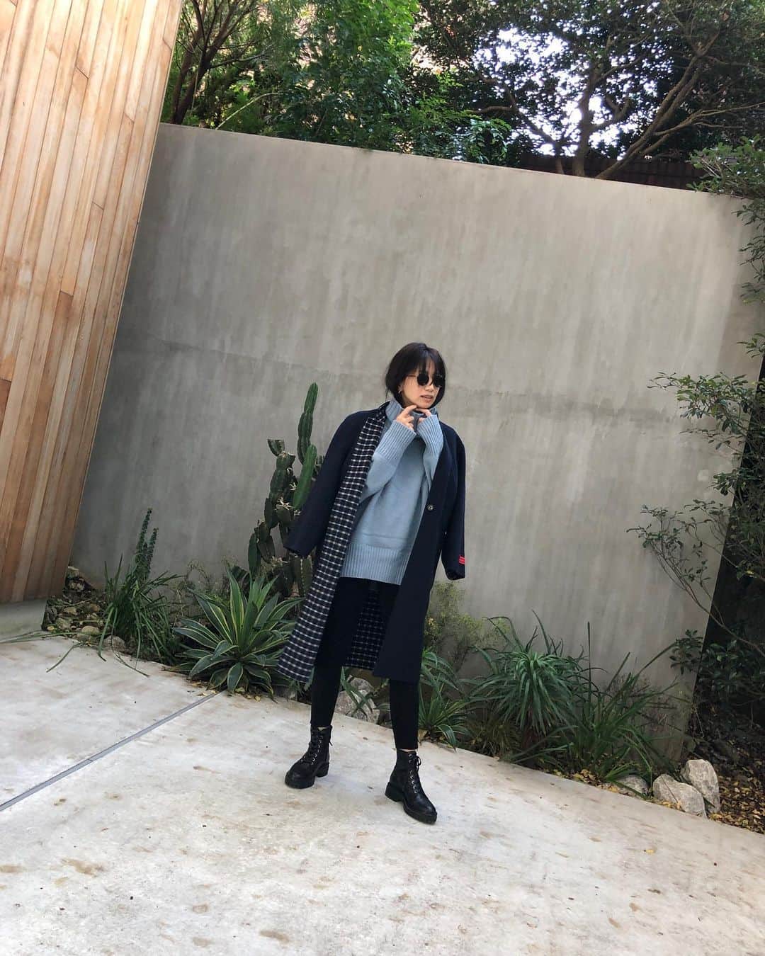 東原亜希さんのインスタグラム写真 - (東原亜希Instagram)「ポカポカのスタジオで気持ちいい〜 マリンフランセーズのコート中がチェック❤️」11月15日 9時55分 - akihigashihara