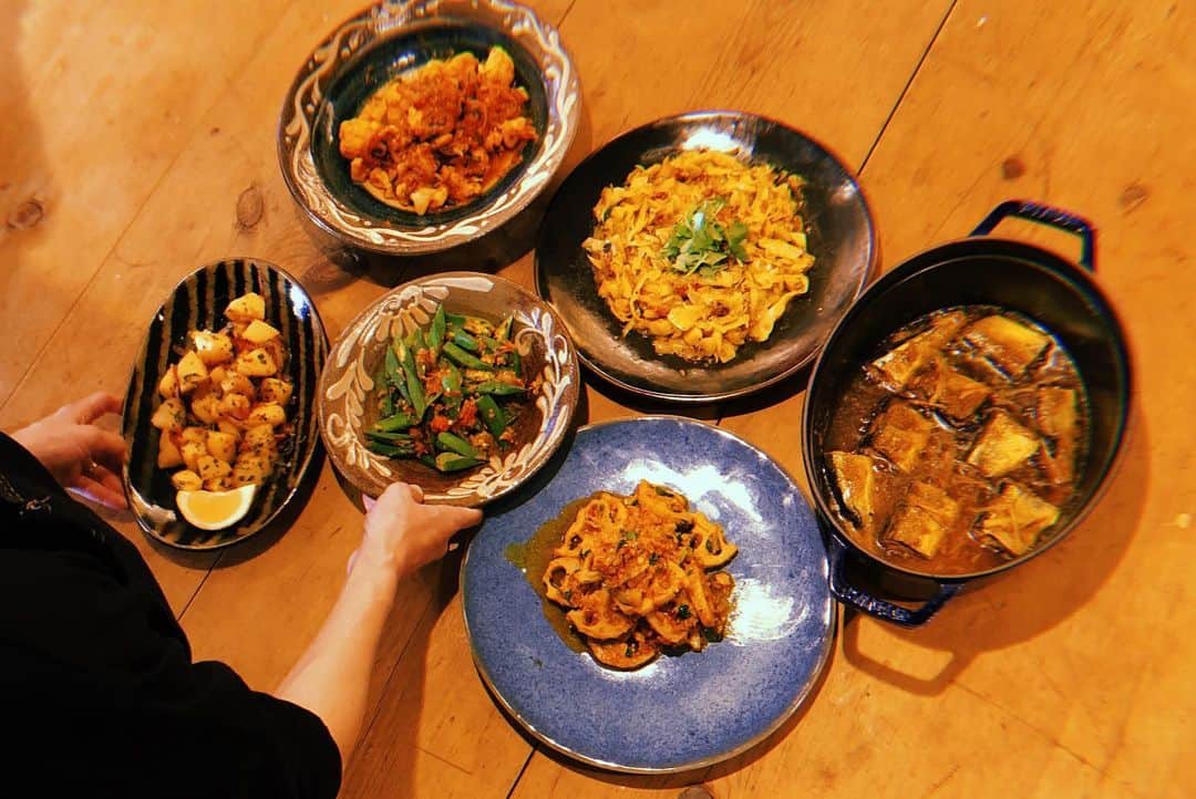 IVANさんのインスタグラム写真 - (IVANInstagram)「* 🍳🥕🥔🌶🍅 👩🏻‍🍳👩🏻‍🍳🍛✨✨ @karami_scoville  The Spice cooking class💖 2回目のカラミちゃんスパイス教室は最高な一時でした♡ #Spicecurry#cookingclass  #karami#love#yum#friends#tokyo#japan #カラミちゃん #スパイス教室 #お料理教室 #最後はまた長居の飲み会 #私だけチャイに夢中で #本当に素敵な時間 #早くお家で作りたい #梢と料理人バトル風 #どっちも勝ち♡ #美味し楽し過ぎました  #素敵な週末を♡」11月15日 10時31分 - fresanaca