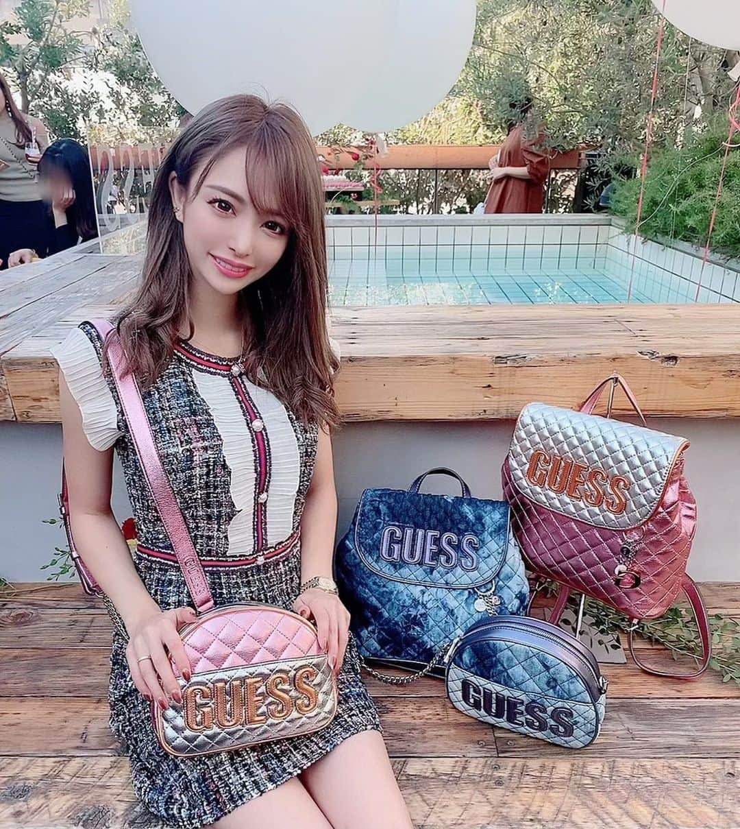 サキ吉さんのインスタグラム写真 - (サキ吉Instagram)「andGIRL×GUESS ~tea party2019~に行ってきました🥰💕 GUESS×andGIRLのコラボイベントだよ✨ ． GUESSモチーフのアイシングクッキーを作ったり、 似顔絵書いてもらったり🥺❤️ 撮った写真をデコレーションして貰ったり……💕 体験コーナーめっちゃ楽しかった🥰 ． GUESSの新作バッグも可愛くて釘付け✨ お土産で頂いたバッグはシンプルな黒で、 バックパックにもハンドバッグにもなるの💡どんなコーデにも合うからたくさん使えそう🥰💕 時計も女性らしいデザインで好み🙆‍♀️❤️ ． 素敵な時間でした💞 ． #guess #guessjapan #andGIRL #pr @guess @andgirl_jp」11月15日 10時39分 - sakikichi1201