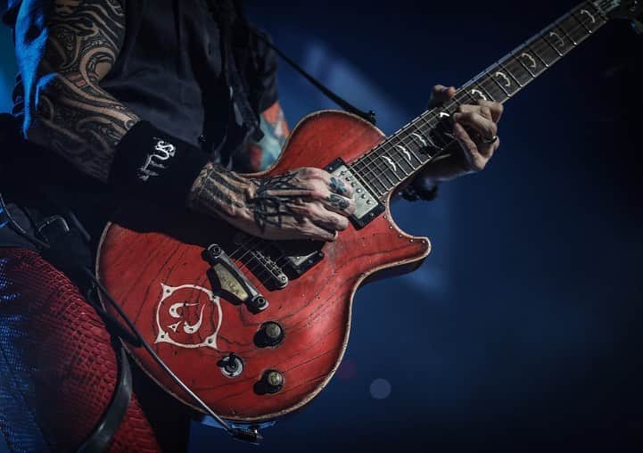 Guns N' Rosesさんのインスタグラム写真 - (Guns N' RosesInstagram)「#NotInThisLifetime 2019 ⚡️ the devil is in the details」11月15日 10時47分 - gunsnroses