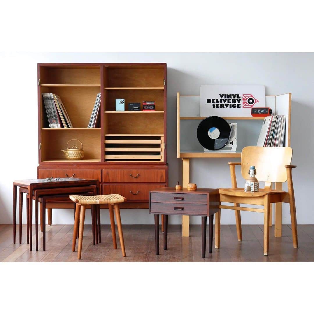 吉祥寺PARCOのインスタグラム：「Vinyl Delivery Service﻿ ＜ヴァイナル デリバリー サービス＞﻿ ﻿ 吉祥寺パルコに期間限定オープン💿 ﻿ ﻿ ■11/20（水）～12/10（火）﻿ ■吉祥寺パルコＢ１Ｆ 特設会場 ﻿ ﻿ オンラインでの中古レコード販売を主に、﻿ 音楽フェス「ＦＦＫＴ」での出店や﻿ 空間プロデュースを行っている﻿ ﻿ Vinyl Delivery Service﻿ ＜ヴァイナル デリバリー サービス＞が﻿ 期間限定で吉祥寺パルコに登場！ ﻿ ﻿ 今回は厳選されたレコードを中心に﻿ 北欧家具やカセットウォークマンなど、﻿ 日常を彩るアイテムをご用意いたします🍃 ﻿ ﻿ ＜取り扱い商品＞﻿ 中古レコード／ＣＤ／カセットテープ﻿ 中古カセットウォークマン﻿ 北欧家具「tanuki」」