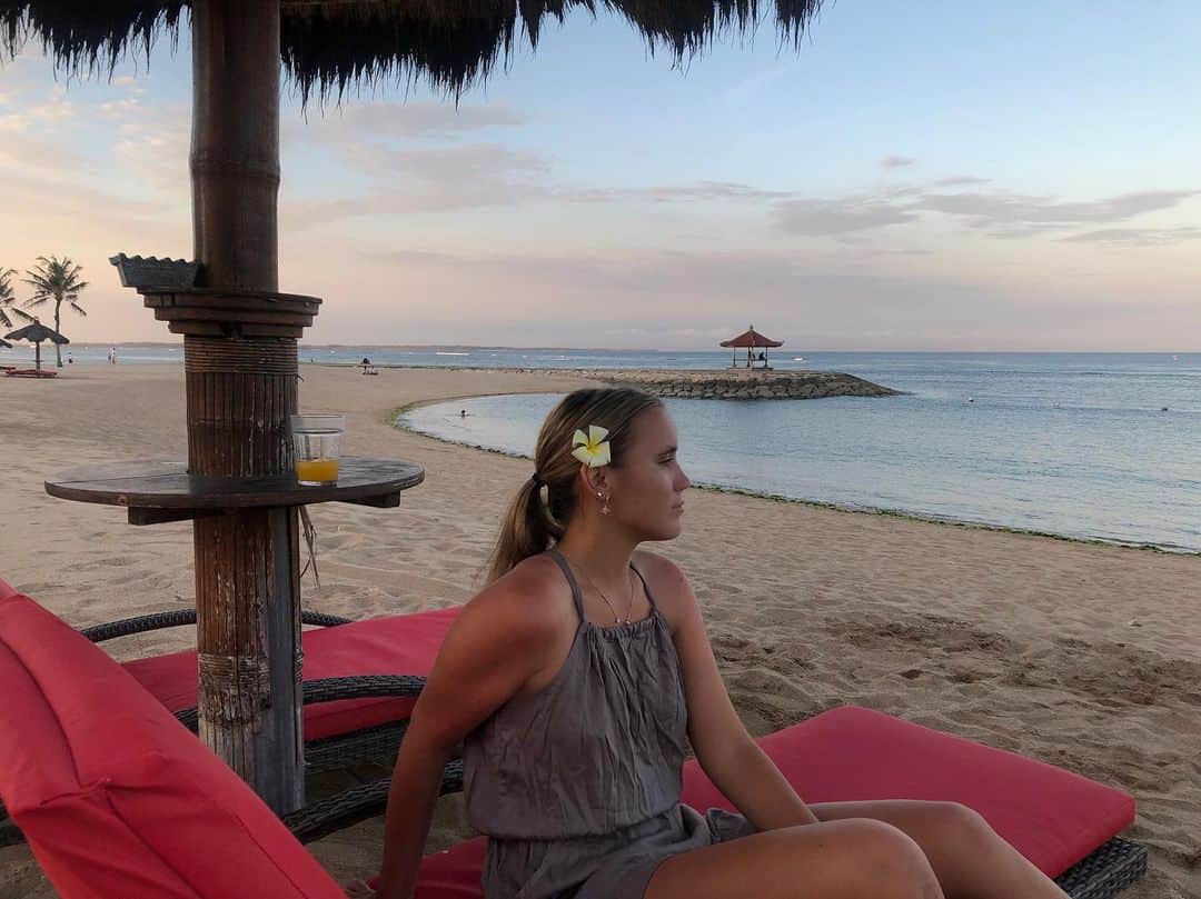 ソフィア・ケニンのインスタグラム：「Thank you everyone so much for all the birthday wishes 🎂🎈🎉❤️❤️ #21」