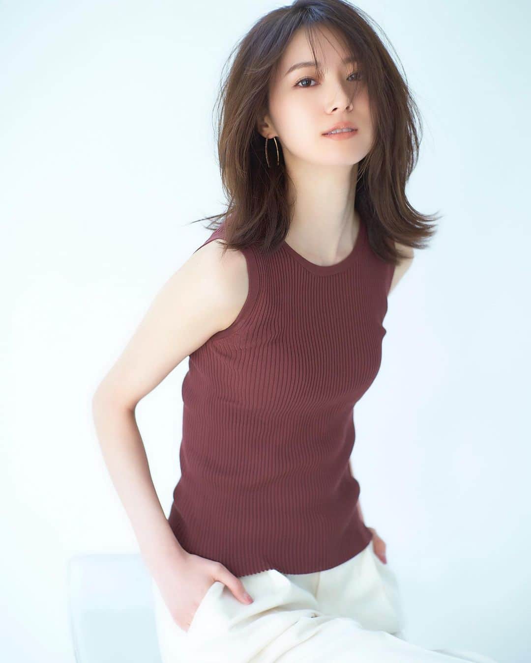 橋本まゆのインスタグラム：「しっくりくる茶色﻿ ﻿ ほぼほぼ茶色の予感📸❤️ ﻿ #作品撮り#photography#fashion#model」
