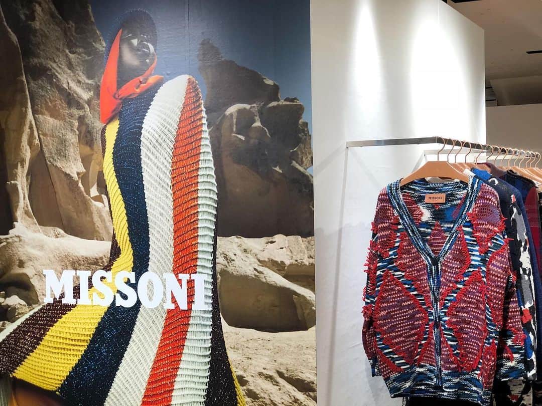 ISETAN PARK netさんのインスタグラム写真 - (ISETAN PARK netInstagram)「＜ミッソーニ＞2019秋冬コレクションよりニットやコートを中心に幅広いアイテムをご紹介✨﻿ 柄が特徴的な＜MISSONI＞の新たな一面を見せてくれるスタイリングから、ポップアップ限定アイテムとしてケープやコートなどが登場！﻿ https://www.isetan.mistore.jp/shinjuku/shops/luxury/luxury/shopnews_list/shopnews014.html﻿ ﻿ ＜MISSONI＞ POP UP STORE﻿ 2019.11.13 wed - 11.19 tue﻿ 伊勢丹新宿店本館4階＝センターパーク/ザ・ステージ#4﻿ ﻿ @missoni﻿ #missoni #isetan #fashion﻿ #ミッソーニ #ニット #コート #ファッション #新宿伊勢丹 #伊勢丹新宿店 #新宿 #伊勢丹新宿」11月15日 12時00分 - isetan_shinjuku