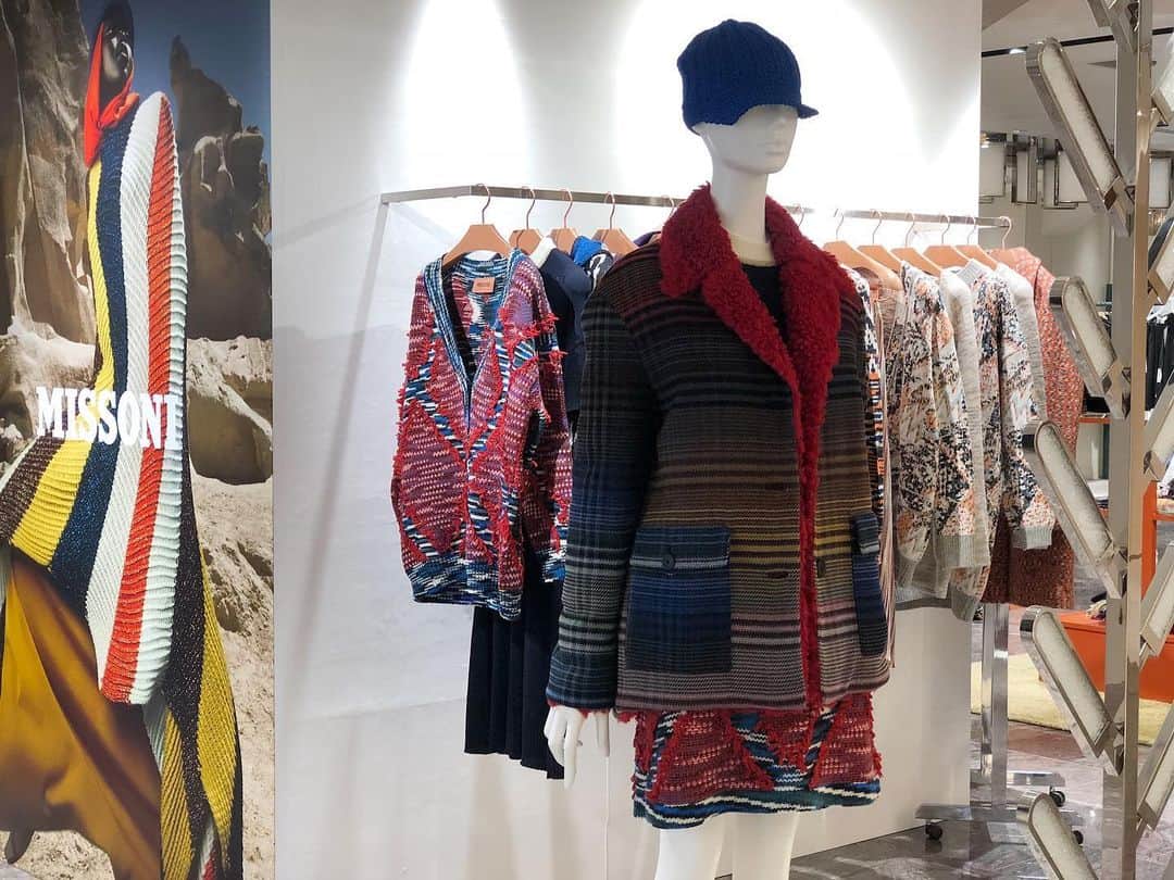 ISETAN PARK netさんのインスタグラム写真 - (ISETAN PARK netInstagram)「＜ミッソーニ＞2019秋冬コレクションよりニットやコートを中心に幅広いアイテムをご紹介✨﻿ 柄が特徴的な＜MISSONI＞の新たな一面を見せてくれるスタイリングから、ポップアップ限定アイテムとしてケープやコートなどが登場！﻿ https://www.isetan.mistore.jp/shinjuku/shops/luxury/luxury/shopnews_list/shopnews014.html﻿ ﻿ ＜MISSONI＞ POP UP STORE﻿ 2019.11.13 wed - 11.19 tue﻿ 伊勢丹新宿店本館4階＝センターパーク/ザ・ステージ#4﻿ ﻿ @missoni﻿ #missoni #isetan #fashion﻿ #ミッソーニ #ニット #コート #ファッション #新宿伊勢丹 #伊勢丹新宿店 #新宿 #伊勢丹新宿」11月15日 12時00分 - isetan_shinjuku