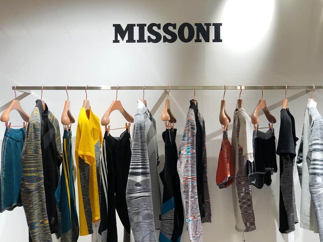 ISETAN PARK netさんのインスタグラム写真 - (ISETAN PARK netInstagram)「＜ミッソーニ＞2019秋冬コレクションよりニットやコートを中心に幅広いアイテムをご紹介✨﻿ 柄が特徴的な＜MISSONI＞の新たな一面を見せてくれるスタイリングから、ポップアップ限定アイテムとしてケープやコートなどが登場！﻿ https://www.isetan.mistore.jp/shinjuku/shops/luxury/luxury/shopnews_list/shopnews014.html﻿ ﻿ ＜MISSONI＞ POP UP STORE﻿ 2019.11.13 wed - 11.19 tue﻿ 伊勢丹新宿店本館4階＝センターパーク/ザ・ステージ#4﻿ ﻿ @missoni﻿ #missoni #isetan #fashion﻿ #ミッソーニ #ニット #コート #ファッション #新宿伊勢丹 #伊勢丹新宿店 #新宿 #伊勢丹新宿」11月15日 12時00分 - isetan_shinjuku