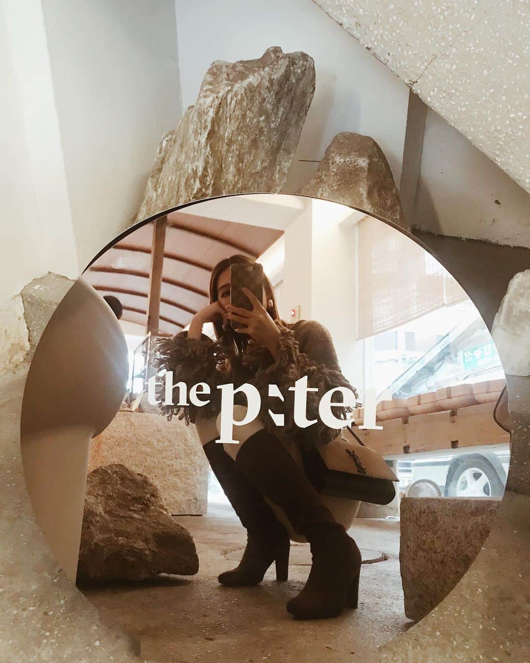 のインスタグラム：「Morning🥐 . シンダンっていう所にあるカフェで朝ごはん♡ ここのパン見た目の可愛さだけじゃなく、すっごく美味しかった☺️🥐💕 . また食べに行きたいな💗 . #cafe #korea #韓国 #韓国カフェ #カフェ」
