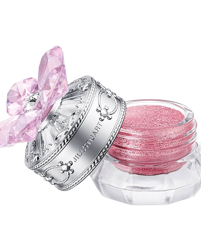 Jill Stuart Cosmetics Japanさんのインスタグラム写真 - (Jill Stuart Cosmetics JapanInstagram)「Jill stuart Jelly Eye Color (limited edition) . IDR 498.000 .  01 Beloved Charm In stores September 6, 2019 Dear and beloved bright pink Beloved Charm fragrance (New item)  02 Moonlight Magic In stores September 27, 2019 Magical violet with a hint of gorgeous warmth Moonlight Magic fragrance  03 Snow In stores October 25, 2019 Innocent white, elegant and pure. Crystal Bloom Snow fragrance ☆04 New Year’s Eve In stores November 22, 2019 Sparkling black full of tenderness New Year’s Eve fragrance (original) . Product features: ･Eye color that’s like fresh, springy jelly. New colors evoke a summer’s day after the rain has ended and the sun breaks through the clouds. ･Brings you a highly translucent sparkle and clear, popping color. ･Provides perfect, close coverage on your eyelids, giving a long lasting just-applied beauty and feeling of moisture. ･Pure crystal powder formulation. ･Fragrance of crystal floral bouquet.  Directions for use: ･Take an appropriate amount on your finger tip and spread across your eyelid. * Close the cap tightly after use . Beauty essences: ･Wild rose extract (moisturizer) ･Almond oil (emollient) .  #jualjillstuart#jualjillstuartmakeup#jualkuasmakeup#tokobatam#batamtoko#muabatam#batamolshop#olshopbatam#batam#tokokosmetik#jualbrush#jualsigma#jualan#jualanku#jualsephora#jualchanel#jualladuree#jualkosmetikbatam#jualeyeliner#jualmascara#juallipstick#jualmurah#jualankaka#makeupartistbatam#jualmakeup#jualkosmetikori#jualetude#jualladureekosmetik#jualkosmetikjepang#jillstuart」11月15日 12時01分 - jillstuart.beauty