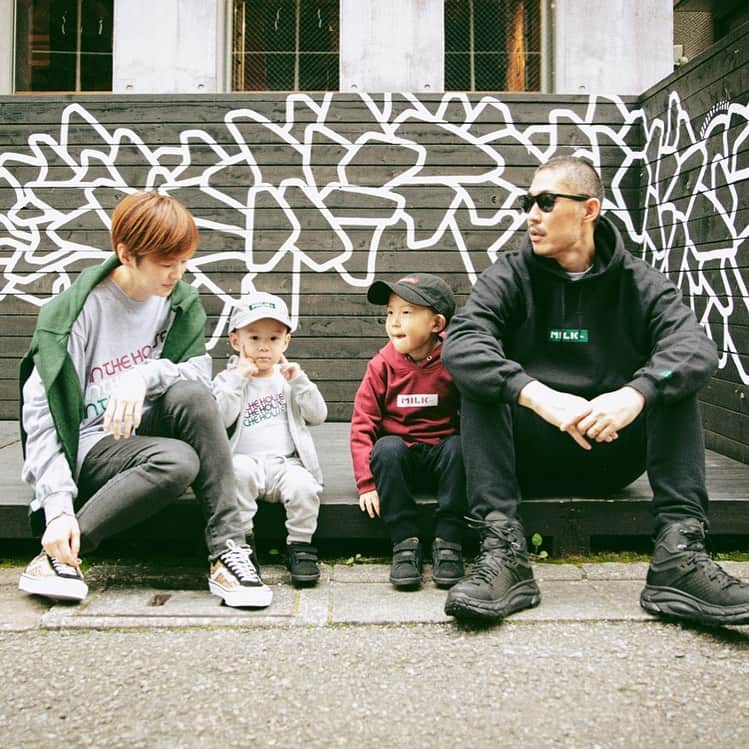 MILKFED.さんのインスタグラム写真 - (MILKFED.Instagram)「MILKFED. IN THE HOUSE 11.29 (FRI)発売‼︎ ﻿ 11.15(FRI)より﻿ オフィシャルオンラインストアにて先行予約をスタート。﻿ 前回大好評だったスタイリストMASAHさんと﻿ モデル今宿麻美さん夫妻が手掛ける、﻿ ファミリーでファッションを楽しめるセレクトショップ ﻿ ＜IN THE HOUSE＞イン ザ ハウスとの﻿  コラボレーションアイテム﻿ ”MILKFED.IN THE HOUSE”が11/29（金）発売決定！！﻿ ﻿ 今回のコラボレーションも﻿  ベビーから大人までお揃いを楽しんでいただける﻿ ラインナップになっており、﻿ ボックスロゴデザインは、﻿ オフィシャルオンラインcalifと﻿ 伊勢丹新宿店・IN THE HOUSEオンラインストアにて発売。﻿ DIAGONALデザインは、伊勢丹新宿店のみの発売となります。﻿ ﻿ ＊MILKFED.では、オフィシャルオンラインcalifのみでの発売となります。﻿ 発売に先駆け11/15（金）12：00より予約スタート！！﻿ ＊フルラインナップは、伊勢丹新宿店・IN THE HOUSEオンラインストアとなります。﻿ ﻿ 【IN THE HOUSE】﻿ スタイリストMASAHとモデル今宿麻美の夫妻が﻿ ファミリーでファッションを﻿ 楽しむために手掛けたセレクトショップ﻿ 〈IN THE HOUSE〉﻿ 結婚して子供を持つストリートファッション世代の夫婦に向けた﻿  キッズファッションのニュースなブランドやアイテムが揃います。﻿ ﻿ 伊勢丹新宿店本館6階＝ウエストパーク/ザ･ステージ#6 にて展開中﻿ 〒160-0022 東京都新宿区新宿3-14-1﻿  03–3352–1111（大代表）﻿ ﻿ ﻿ #milkfed #milkfedjp﻿ #ミルクフェド ﻿ #ガーリーストリート」11月15日 12時15分 - milkfedjp