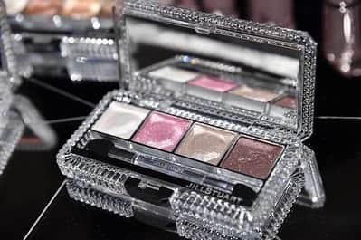 Jill Stuart Cosmetics Japanさんのインスタグラム写真 - (Jill Stuart Cosmetics JapanInstagram)「Eternal couture eyes Velvet/ shimmer IDR 798.000 .  An eye palette with 4 colours that creates a pearl-like, pure and translucent look with luxurious shimmer.  What it does: The colours in this palette contain Eternal Pearl; pearl in powder form that creates a premium, . Ready shimmer 1. Everlasting memories 2. Last kiss 3. Timeless joy 4. Morning wish 5. Eyernal pearl . Eternal couture eyes Velvet . An eye colour palette in four colours that radiate with a pearl-like glow and premium lustre. . What it does: This eye palette decorates the lids with thin layers of superb gradation, creating lustrous and translucent eye looks. It contains Eternal Pearl; . Ready velvet 1. Never ending love 2. Everyday wonderlust 3. Ultimate lady 4. Cashmere . #jualjillstuart#jualjillstuartmakeup#jualkuasmakeup#tokobatam#batamtoko#muabatam#batamolshop#olshopbatam#batam#tokokosmetik#jualbrush#jualsigma#jualan#jualanku#jualsephora#jualchanel#jualladuree#jualkosmetikbatam#jualeyeliner#jualmascara#juallipstick#jualmurah#jualankaka#makeupartistbatam#jualmakeup#jualkosmetikori#jualetude#jualladureekosmetik#jualkosmetikjepang#jillstuartlooseblush」11月15日 12時30分 - jillstuart.beauty