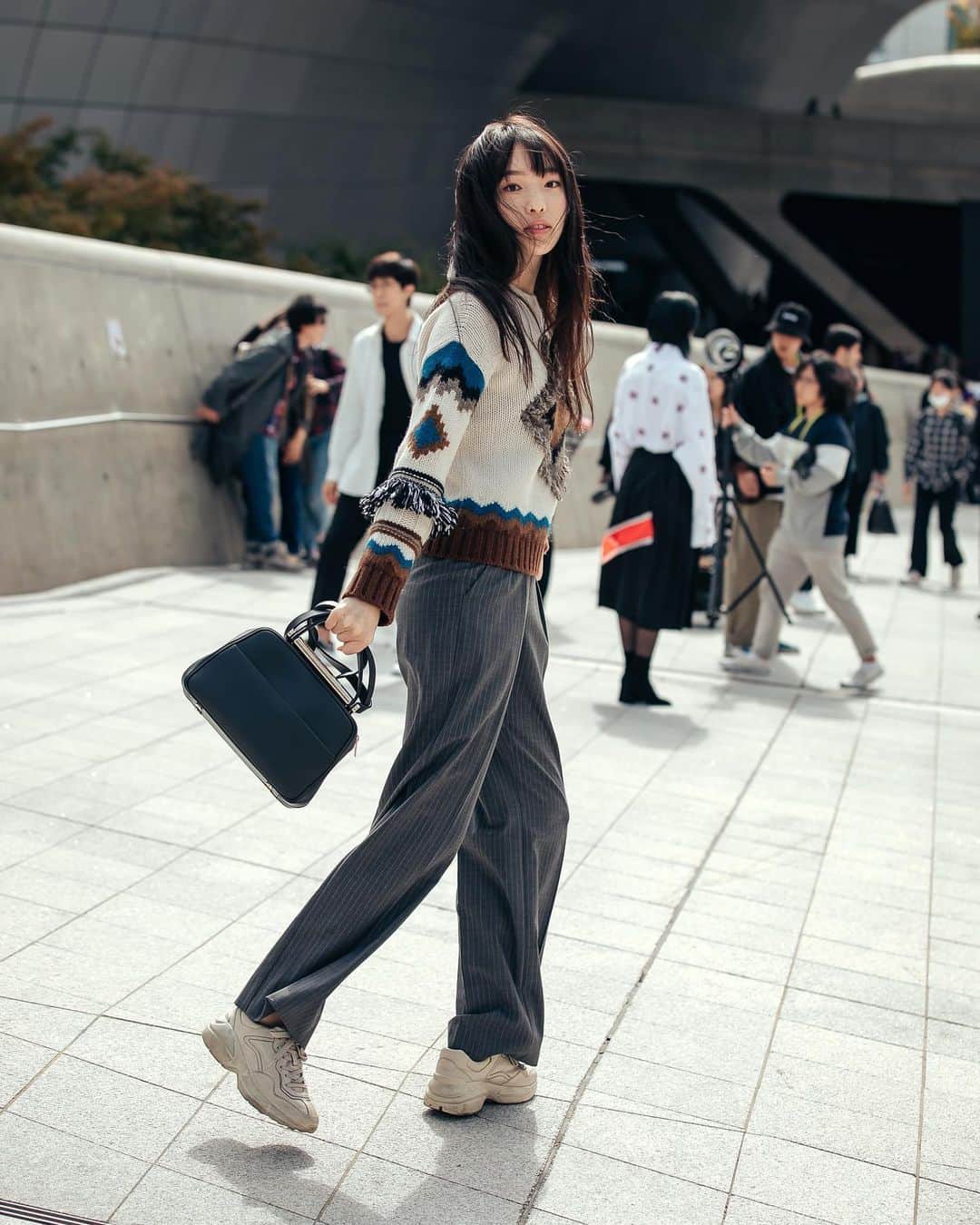 가로수길 , Seoulのインスタグラム：「SFW Street Fashion Style Thx @jinilee0126 🔥 오랜만에 모델 이진이」