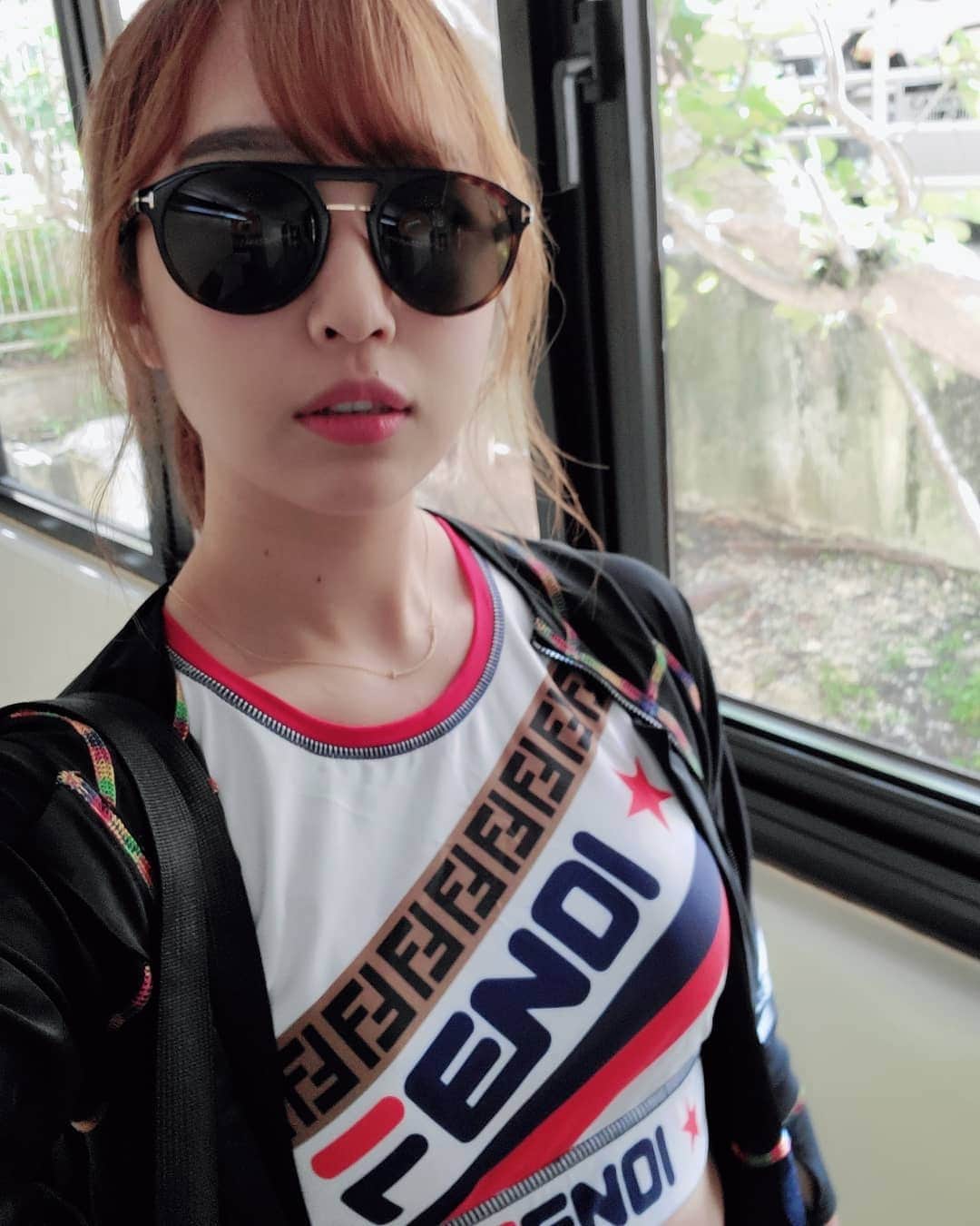 佐藤夏希のインスタグラム：「プールでおおはしゃぎのすばるんを 私はビデオカメラで撮る係😂 * * * #ママスタグラム#mamastagram#子連れ旅 #ママスタグラム#ママ#子連れ海外#子連れ海外旅行#子連れ旅行#mamastagram #男の子ママ#babyboy #sweets#3月生まれ #ママchan#ママ会 #子連れ#キッズスペース#fendy #子連れグアム #子連れグアムレポ #子連れグアム旅行」