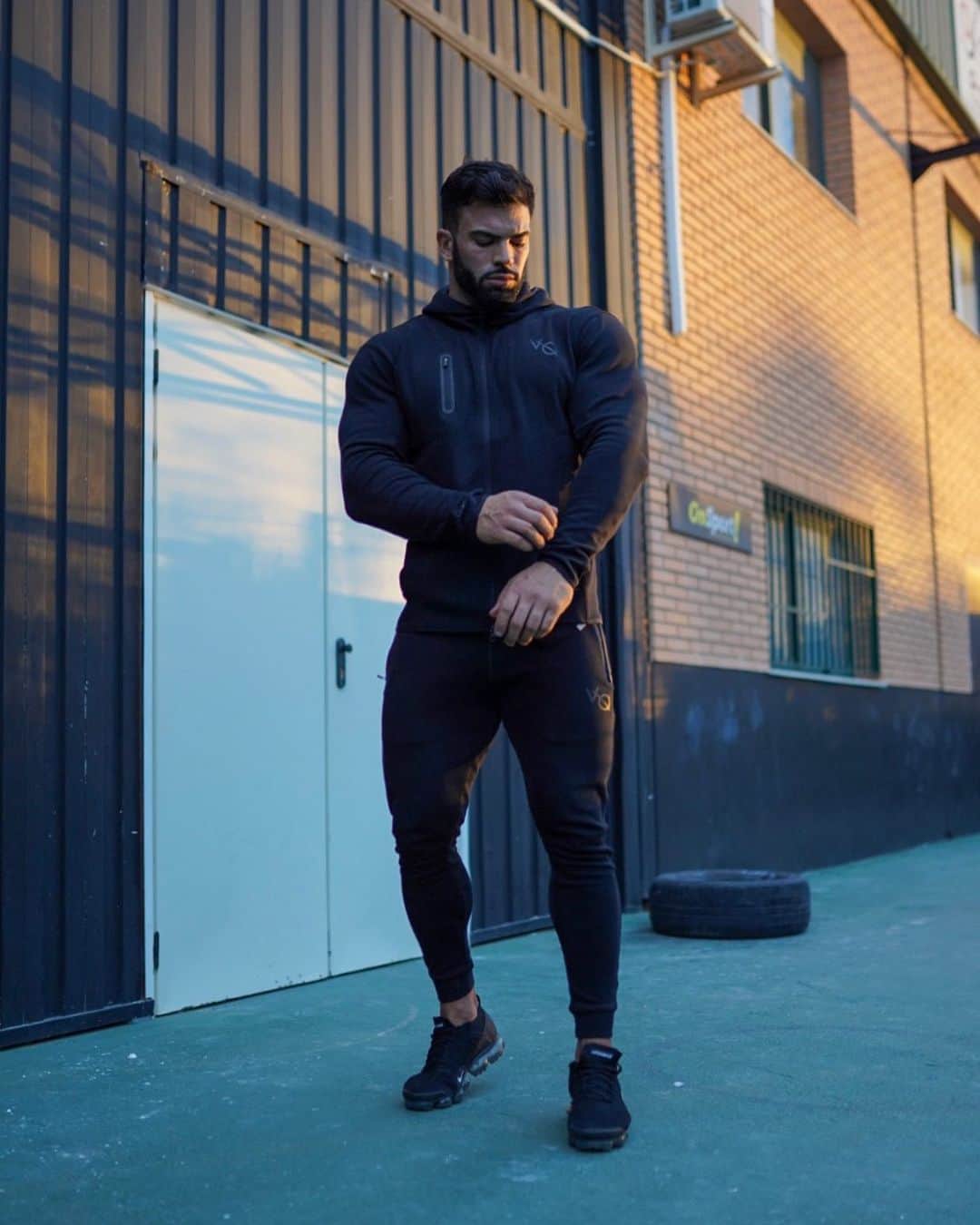 Sergi Constanceさんのインスタグラム写真 - (Sergi ConstanceInstagram)「New @vqfit tracksuit is legit👌 - Ultimate technical detailing: ✖️Bonded Zipper Pockets ✖️Two Way Front Zips ✖️Thumb Holes ✖️Premium Fused Branding ✖️Hidden Inner Pockets ✖️Bespoke Premium Fabric Blend ✖️Enhanced Tapered Fit - Check it out, tap link bio @vqfit or visit  www.vqfit.com - #vqfit #IAmVanquish #WeAreVanquish #elevate」11月15日 13時00分 - sergiconstance
