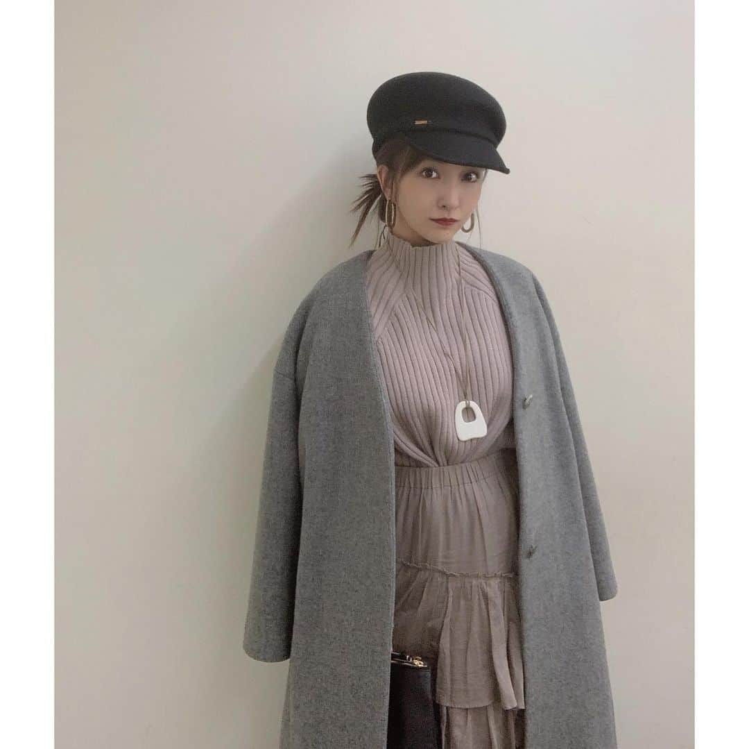 板野友美さんのインスタグラム写真 - (板野友美Instagram)「昨日の私服👗👠 #coat @fray_id  #knit @snidel_official  #skirt @snidel_official  #casquette @ca4la_official  #accessory  @fray_id  #bag @celine  #ootd #友Style」11月15日 13時00分 - tomo.i_0703