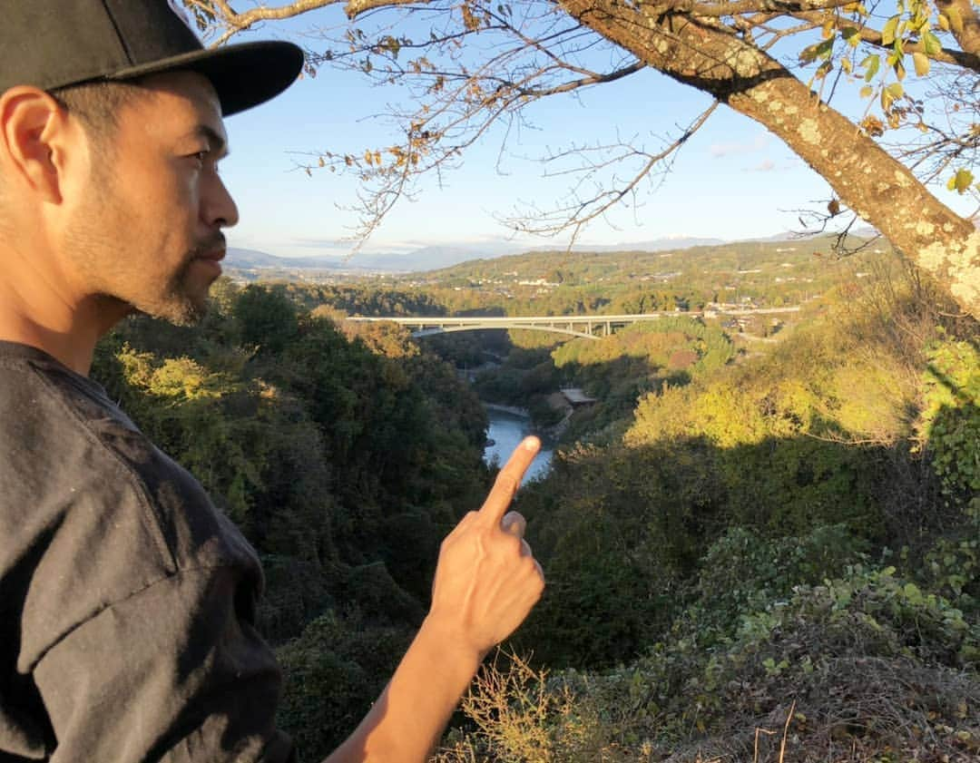 ニッチロー'さんのインスタグラム写真 - (ニッチロー'Instagram)「地元の飯田市天龍峡の新たな新名所！ 【天龍峡大橋】が完成！  橋には遊歩道【そらさんぽ天龍峡】があり天龍峡の絶景を歩きながら見れます！  今のところ出来る予定は無いですが、この橋のふもとに天龍峡温泉の足湯が出来たり、飯田焼肉、信州そば、五平餅が食べられる店が出来たらより一層盛り上がりそうですね！  11月17日(日)の午後3時より通行可能になりますので皆さん絶景を眺めに天龍峡へいらして下さい！  #天龍峡 #天竜峡 #天龍峡大橋  #そらさんぽ天龍峡  #三遠南信道 #南信州 #長野県飯田市 #飯田市 #日本一の焼肉の街  #飯田焼肉大使 #ニッチロー’」11月15日 13時01分 - nicchiro5.1