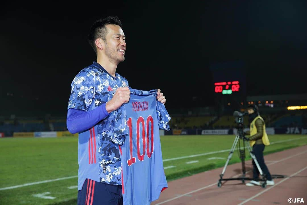 川島永嗣のインスタグラム：「まや、 代表100試合おめでとう！！ Congratulations @mayayoshida22  100 caps for national team🇯🇵 #worldcup#qualification#for#2022#W杯予選#キルギス#アウェイ#勝ち点3」