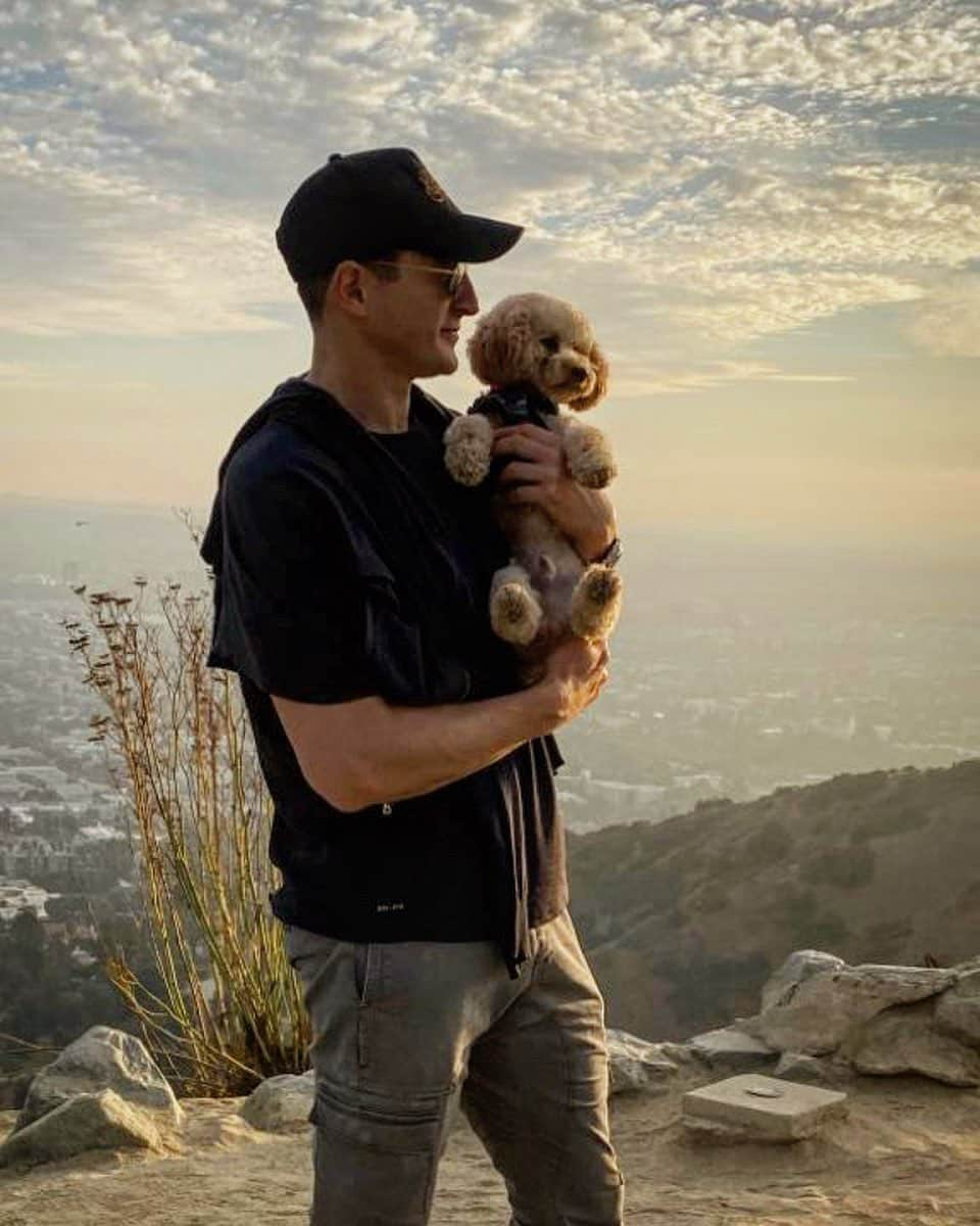 サッシャ・ロイズさんのインスタグラム写真 - (サッシャ・ロイズInstagram)「Very grateful for this 10lbs fur ball. Happy birthday little guy @berniethepoo #lookwhos3」11月15日 13時04分 - mrsasharoiz