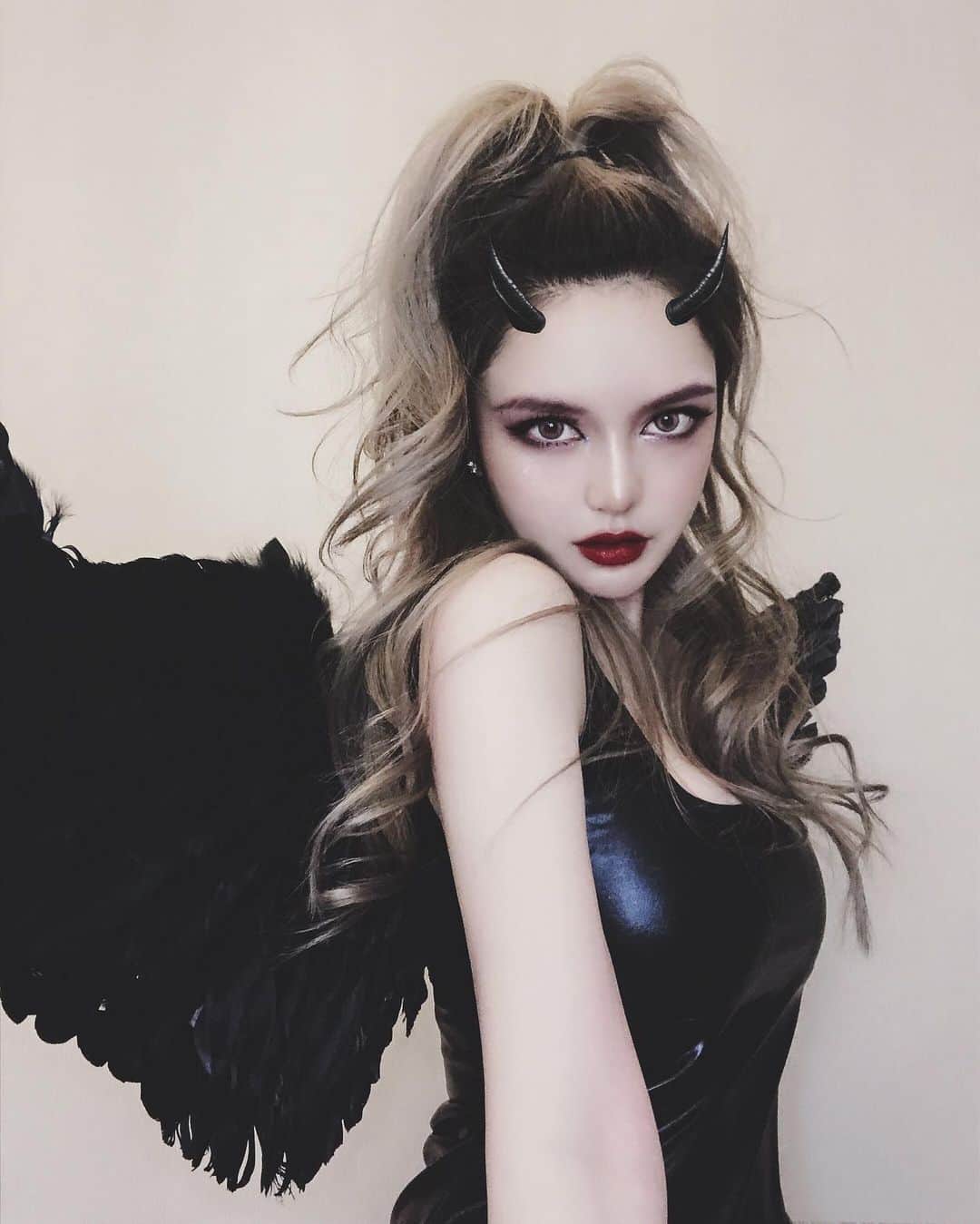 Grace Chowのインスタグラム：「內心做天使 外表是惡魔」