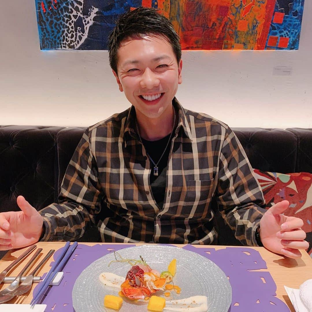 上坂嵩さんのインスタグラム写真 - (上坂嵩Instagram)「念願の「BISTRO J_O」へ！﻿ 母を連れて行ってきました✨﻿ ﻿ ビストロのゲストになった気分！﻿ 創造性豊かで美味しい料理に、舌鼓を打ちました😋﻿ ﻿ 久々に母と向かい合ってゆっくりと話せたのも良かったです。﻿ ﻿ ﻿ #BISTROJ_O #ビストロジョー #ビストロ﻿ #nakama #ドデスカ #上坂嵩」11月15日 22時38分 - takashi_uesaka_nbn