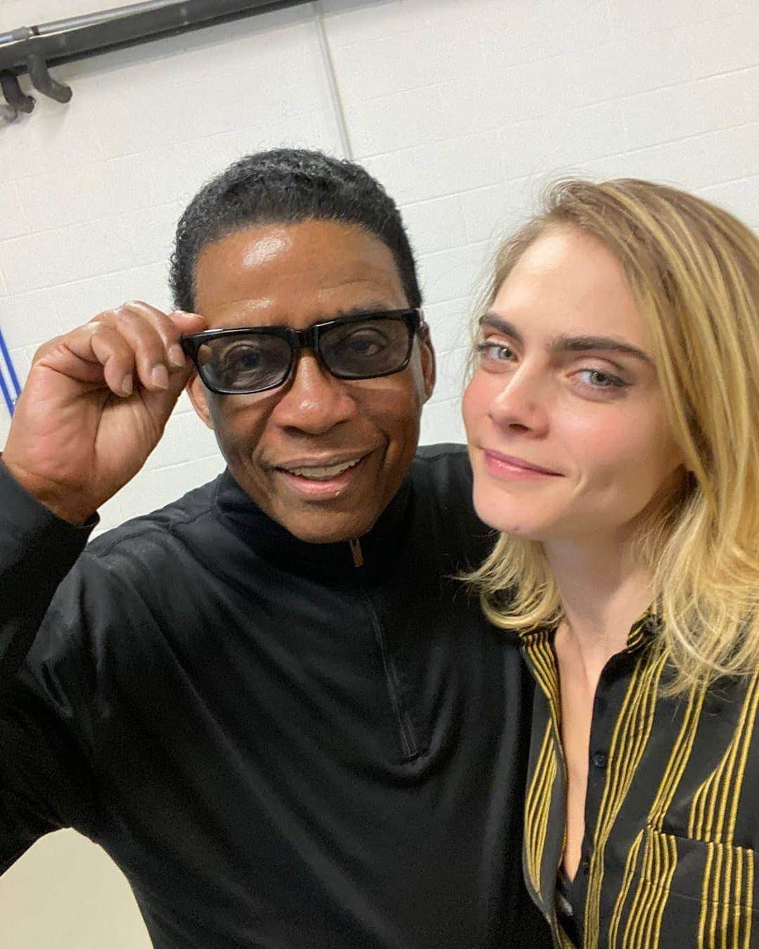 カーラ・デルヴィーニュのインスタグラム：「Absolute legend. @herbiehancock」