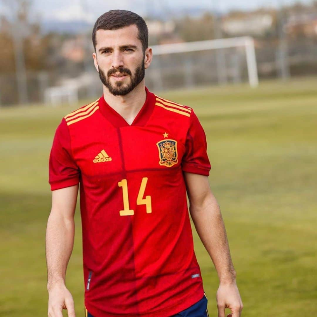 ホセ・ルイス・ガヤのインスタグラム：「Ya tenemos nueva camiseta para la #EURO2020! @adidas_es @sefutbol」