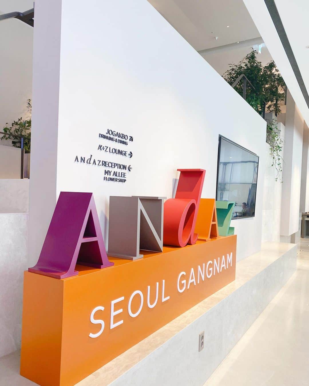井上晃子さんのインスタグラム写真 - (井上晃子Instagram)「#AndazSeoulGangnam 🍾🥂 @andazseoulgangnam  ARTを感じる良き空間。 . . #akikiinseoul#seoul#gangnam」11月15日 22時59分 - akiki_2015