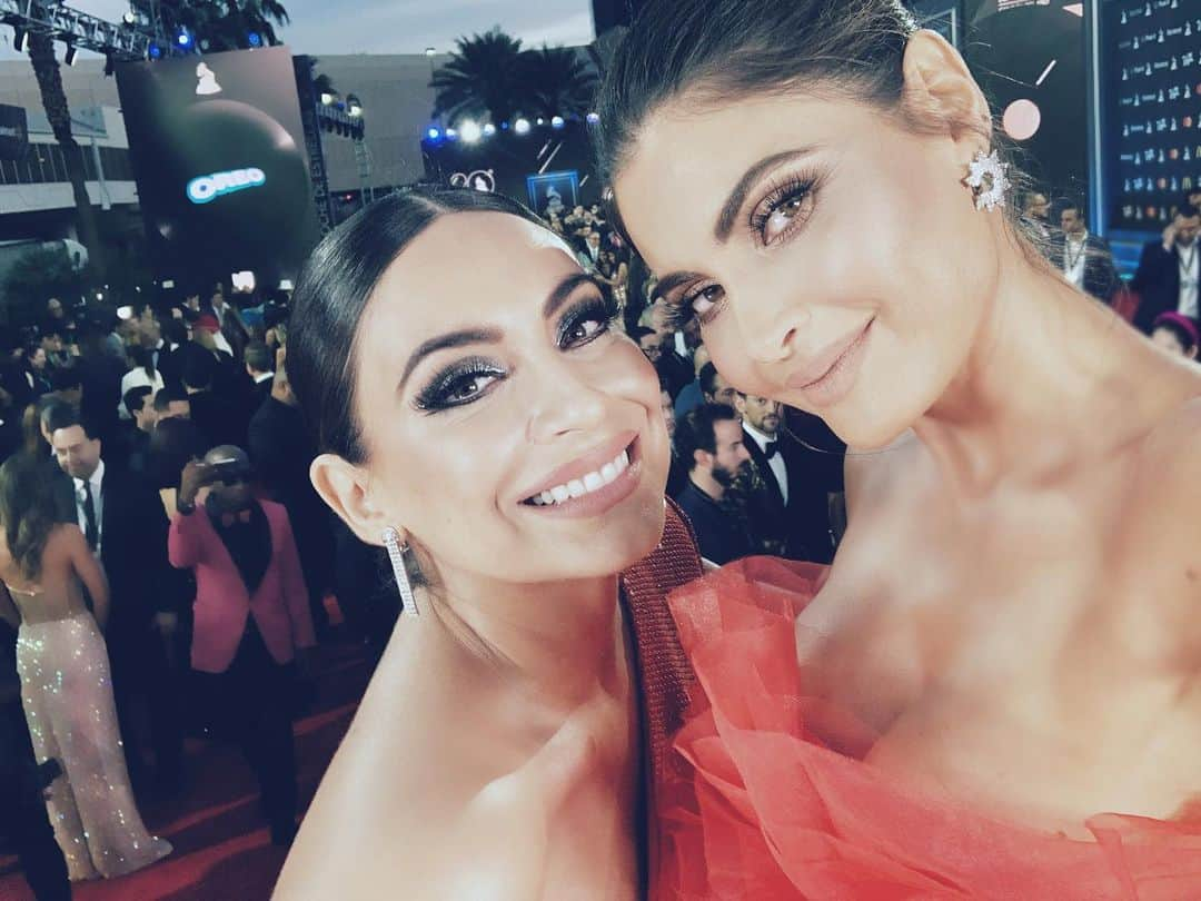 Chiquinquira Delgadoさんのインスタグラム写真 - (Chiquinquira DelgadoInstagram)「Eres una reina @anabreco !! Me la pasé increible trabajando contigo, que se repita! @latingrammys @univision ♥️💯」11月15日 22時53分 - chiqui_delgado