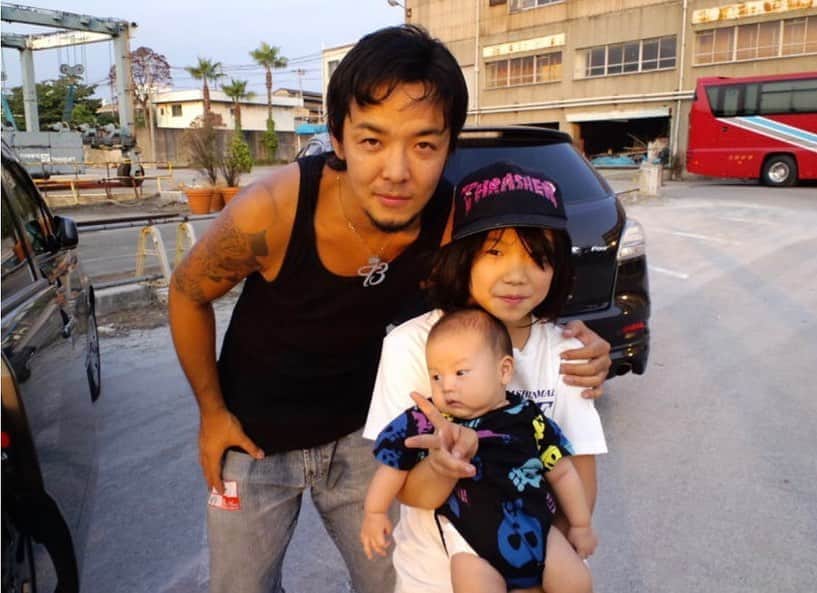 中村貴咲のインスタグラム：「2015年から4年間、Premium Skateboardsのライダーをさせていただいたのですが、この度Premium Skateboardsを卒業することになりました。 幼少期から、Premium ライダーに憧れ、小学生の時もずっとPremium に乗っていました。  2015年にFivecrossのオーナーの口添えもあり、Premiumのスポンサーがいただけると言う話になった時は、とても嬉しかったです。  この4年間辛い事や嬉しい事も豪君と共有し続けました。 怒られる事もたくさんありましたが…笑 私の事を思ってだという事は重々承知の上です…笑 本当に高校も在籍して卒業することが出来たのも豪君のお陰といっても過言ではないのです。 今まで応援してくれてありがとうございます。  私は新たに大きなステージへと向かいます。  豪君も喜んで私の後押しをしてくれました。  なんかお別れっぽくなってますが、 Premium を卒業するだけで、13mind Riderはこれからも在籍させていただくので豪君、まだまだ よろしくお願いします。 楽しくて面白くて優しいライダーが多い13mindは居心地がいいので辞めるわけがありません。  応援してくれているスポンサーの皆さんやファンの皆さん、いつもありがとうございます。感謝の気持ちを忘れずに頑張ります。 これからの活動を楽しみにしていてください。 改めて来月に新たな報告をさせていただきます。  Thanks & Good bye Premium Skateboards  KISA」