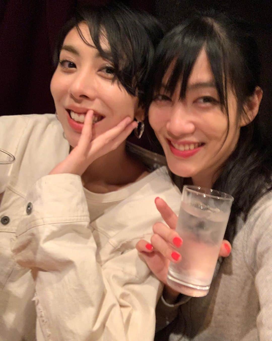 LOVEのインスタグラム：「爆笑。  LOVE-A-GO-ROUND TOUR 〜友達以上恋人未満みちのく編〜 with #中村中  仙台。自由か！  お客様に初めてレモンサワーをライブ中にご馳走していただいて...しまいました。ありがとうございました😊  あたる、相変わらず、さすが。 明日は福島Player's Cafeにて🎸」