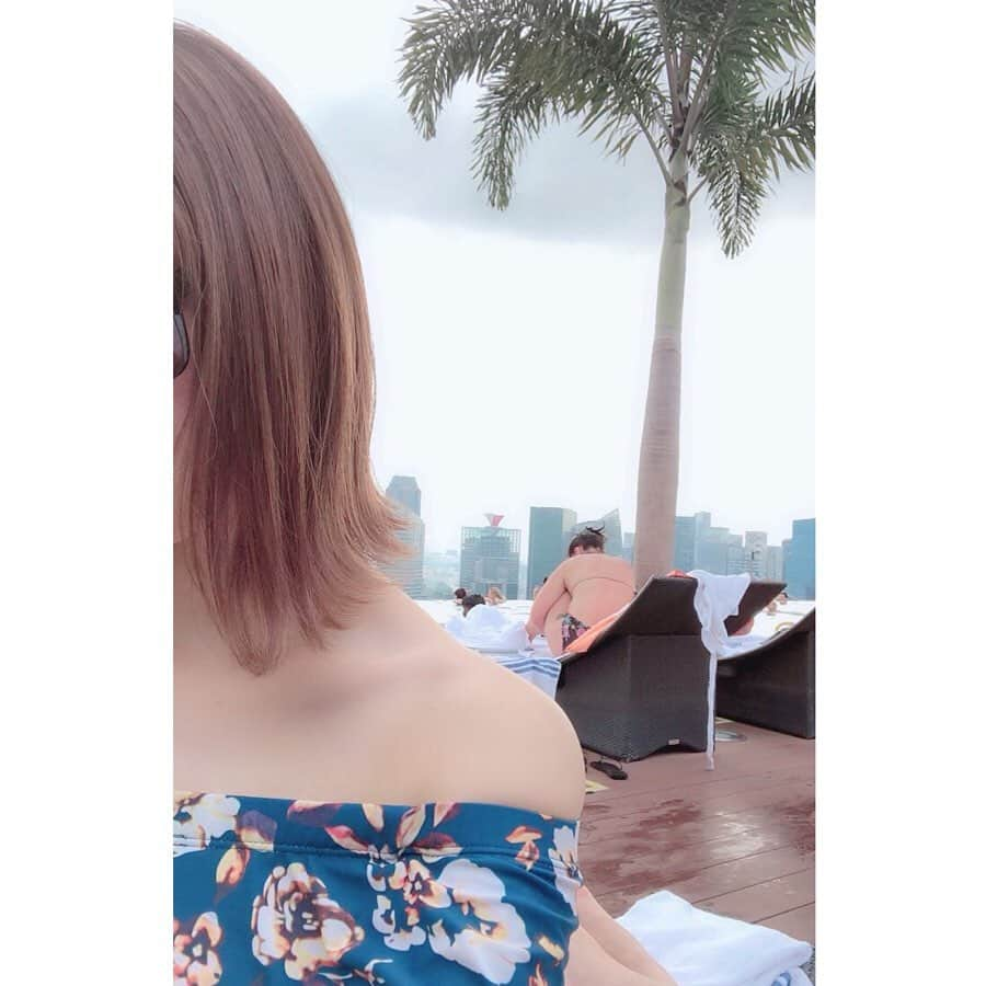 山本成美さんのインスタグラム写真 - (山本成美Instagram)「. #singapore 🇸🇬 . #marinabysands  #infinitypool #pool #bikini #swimsuit #swimwear #trip #travel #旅 #旅行  #シンガポール #マリーナベイサンズ」11月15日 23時35分 - narumi_vivi