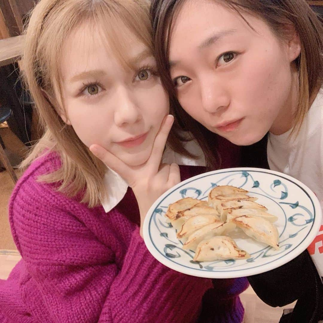 須田亜香里さんのインスタグラム写真 - (須田亜香里Instagram)「1週間の福岡滞在 美味しいものいっぱい食べたけど これでもまだ胃袋足りなかった。 一緒に食べてくれた仲間との時間も含めて最高でした！ #福岡グルメ #めんたい重 #めんたいつけ麺 #ごまさば #日本酒 #繁桝 #水炊き #豚骨ラーメン #大砲ラーメン #一口餃子 #テムジン」11月15日 23時34分 - akarisuda