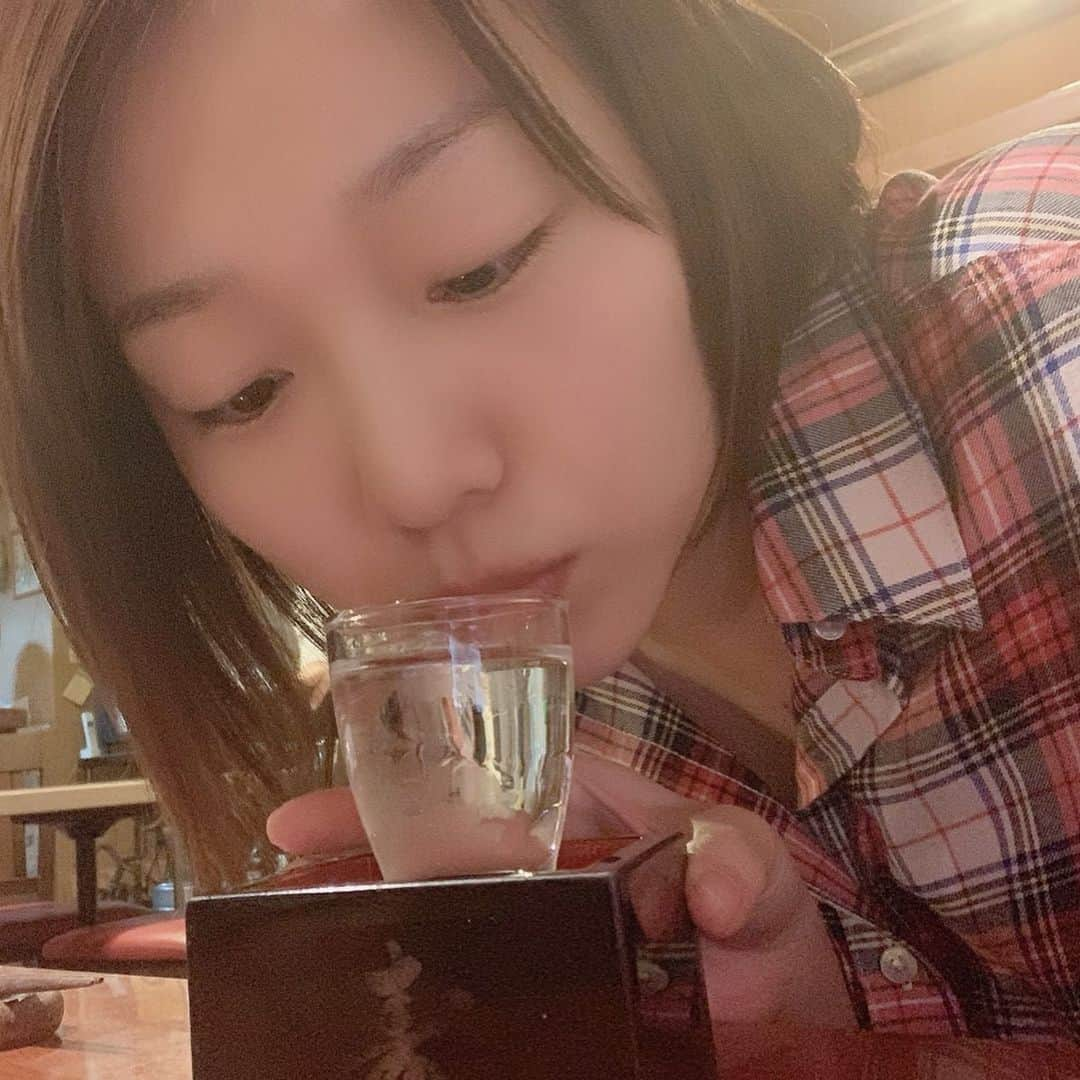 須田亜香里さんのインスタグラム写真 - (須田亜香里Instagram)「1週間の福岡滞在 美味しいものいっぱい食べたけど これでもまだ胃袋足りなかった。 一緒に食べてくれた仲間との時間も含めて最高でした！ #福岡グルメ #めんたい重 #めんたいつけ麺 #ごまさば #日本酒 #繁桝 #水炊き #豚骨ラーメン #大砲ラーメン #一口餃子 #テムジン」11月15日 23時34分 - akarisuda