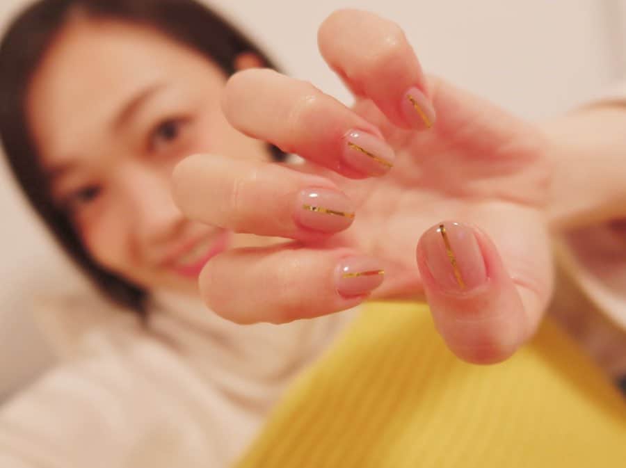 のインスタグラム：「changed my nails💅 ・ ・ ・ #instanails #nailstagram #naildesign #nails #nailart #ネイルデザイン #ネイルデザイン2019 #ネイル好き #ラインテープ #instalike #instagood #instagood #instafashion #グレージュネイル #アシメネイル #ニシアイネイル」