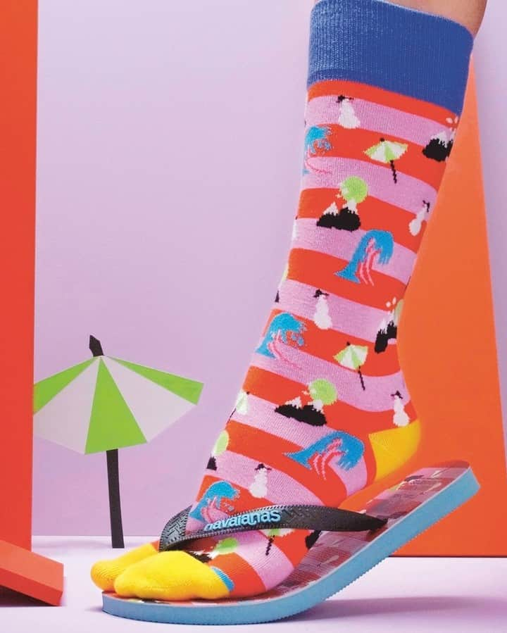 Havaianas Europeさんのインスタグラム写真 - (Havaianas EuropeInstagram)「Happy Socks x Havaianas. 👍 OR 👎 Let us know in the comments.  #HavaianasMoment #HappinessEverywhere #happysocksxhavaianas」11月15日 15時00分 - havaianaseurope