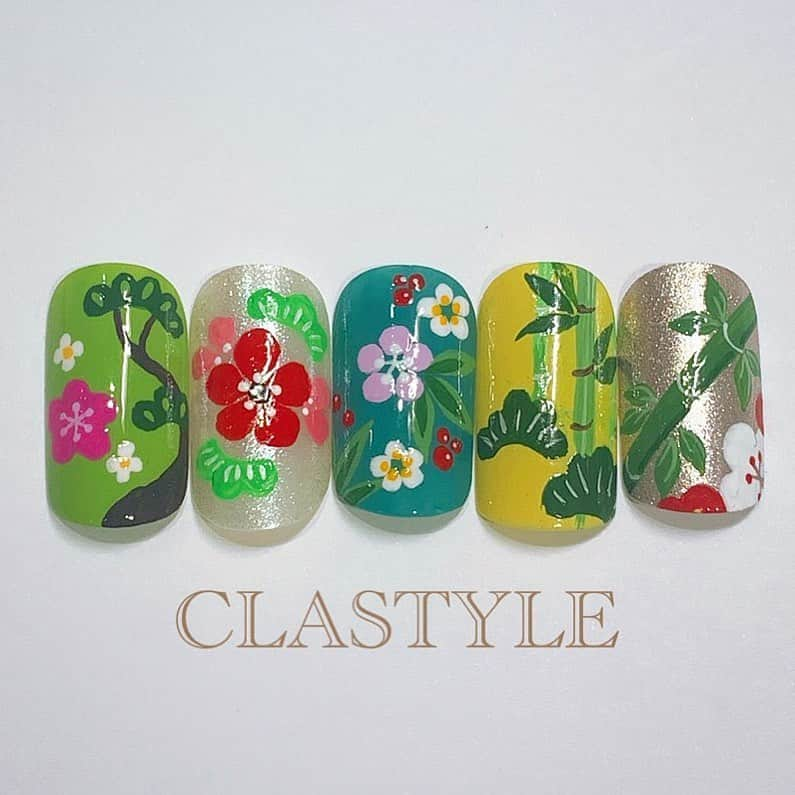 CLASTYLEさんのインスタグラム写真 - (CLASTYLEInstagram)「冬期検定試験のアートテーマは 「松竹梅」です🎍💅 松・竹・梅の中から2種類以上を 選んで仕上げましょう🙋‍♀️ クラスタイル講師が作成した 2級試験のアート見本をご紹介します！ ぜひ参考にしてくださいね✨ . #CLASTYLE#clastyle#クラスタイル#クラスタイル通信#クラスタイル通学#jnecネイリスト技能検定試験#ネイルスクール#ネイリスト検定2級 #ネイリスト検定2級アート#松竹梅#松竹梅ネイル#検定アート」11月15日 14時56分 - clastyle_nail